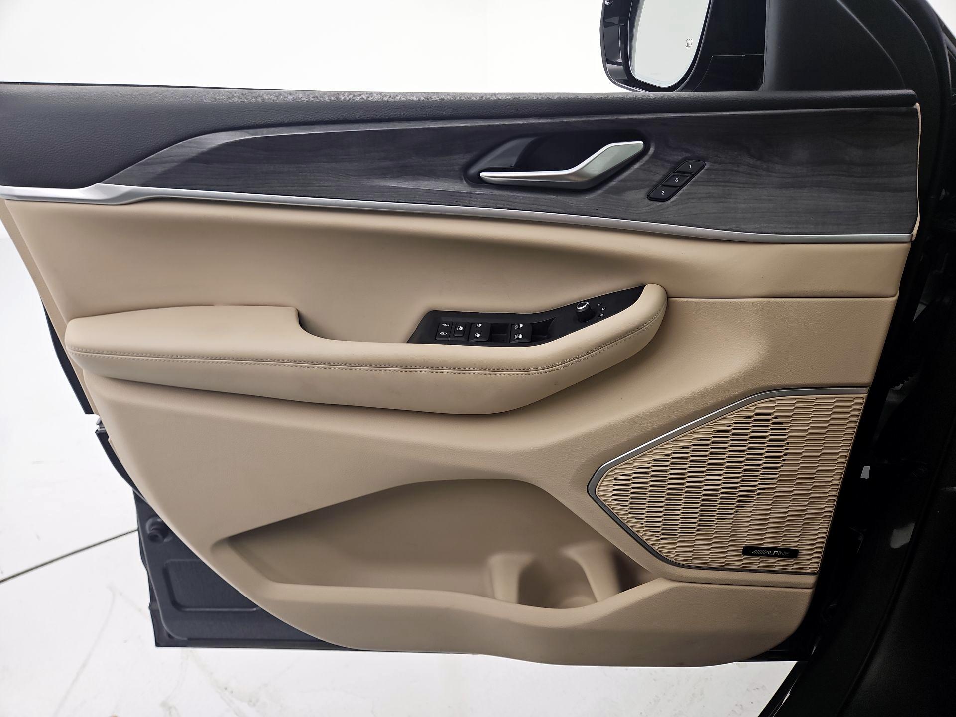 Thumbnail: 2022 Jeep Grand Cherokee - 12