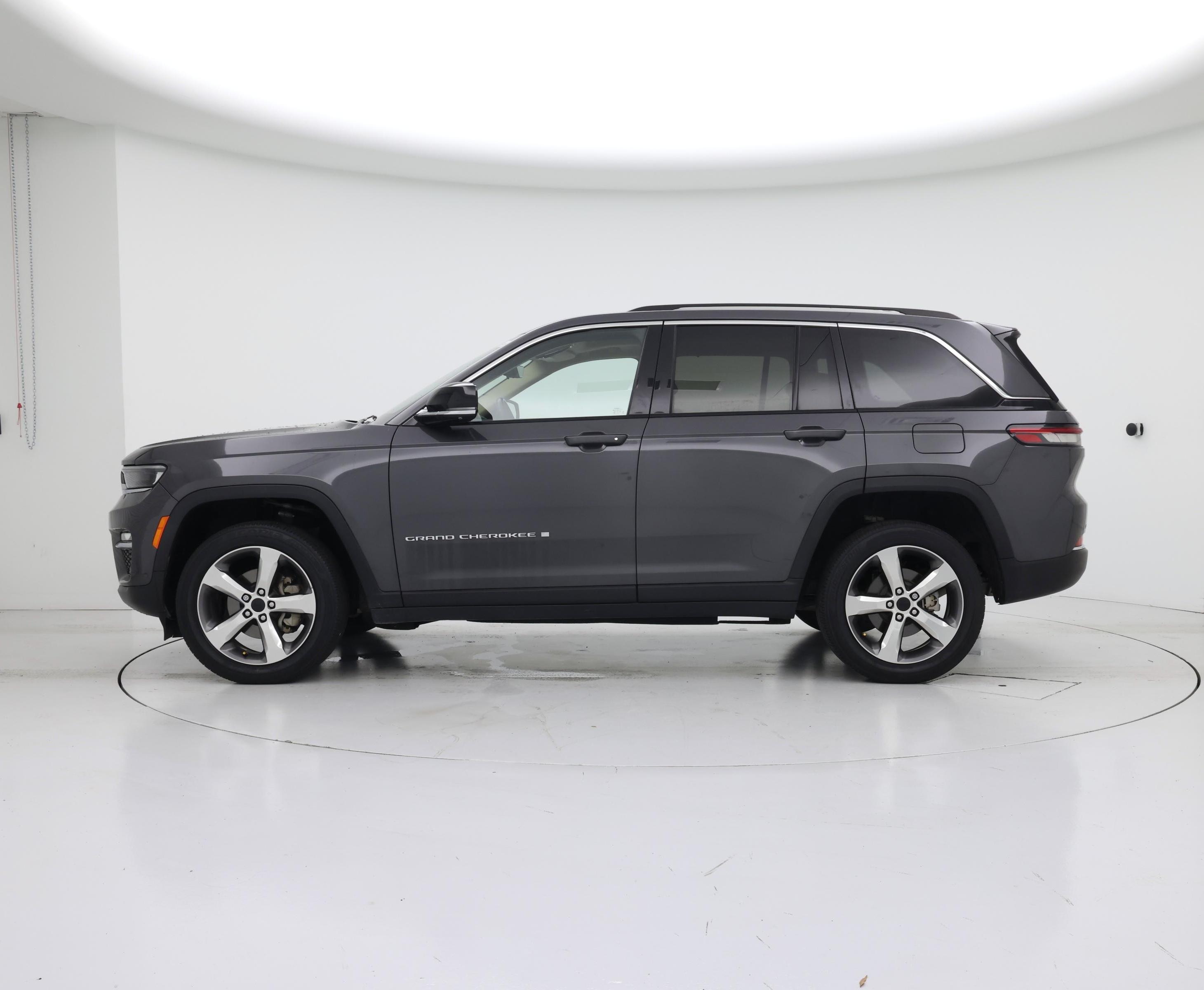 Thumbnail: 2022 Jeep Grand Cherokee - 3