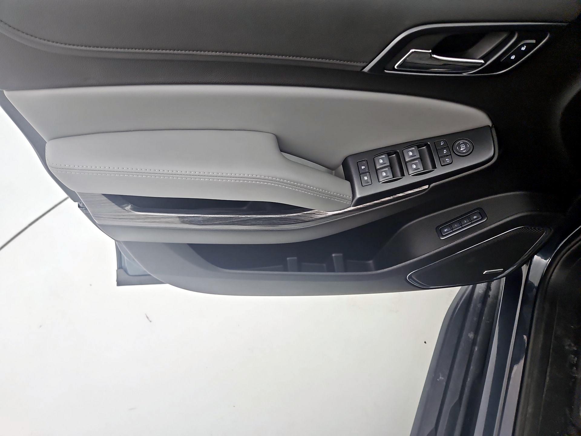 Thumbnail: 2019 Chevrolet Tahoe - 12