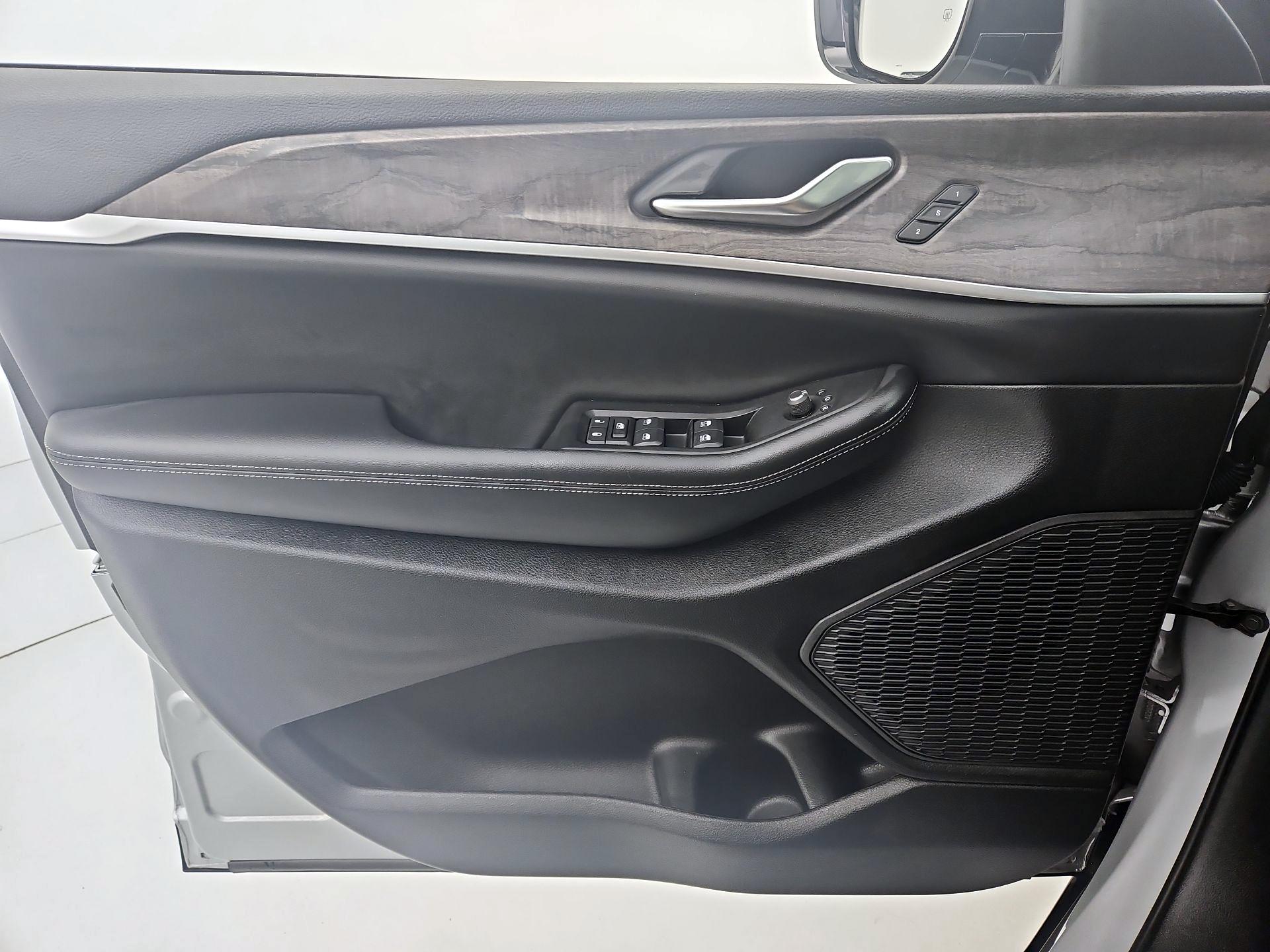 Thumbnail: 2024 Jeep Grand Cherokee - 12