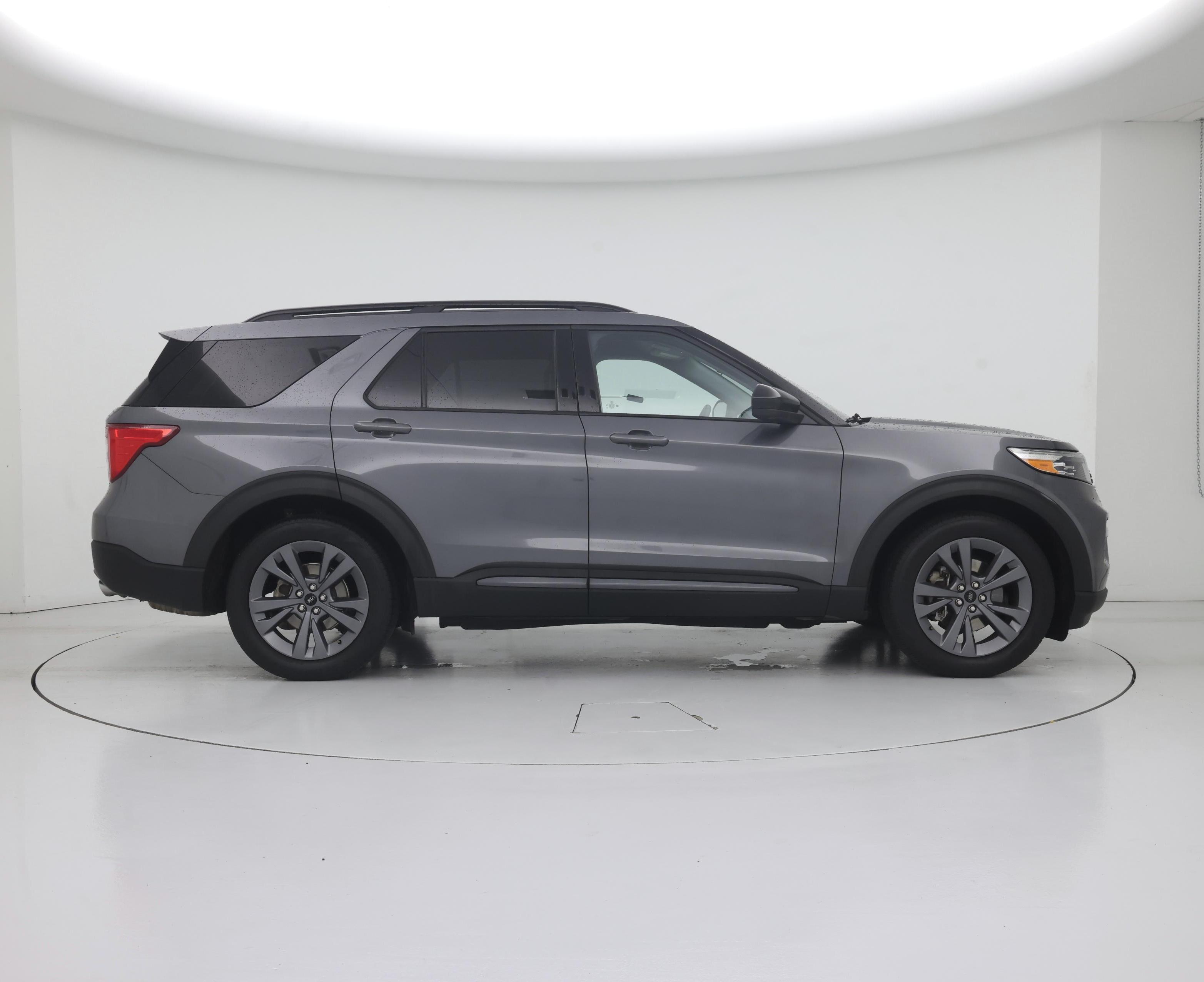 Thumbnail: 2022 Ford Explorer - 7