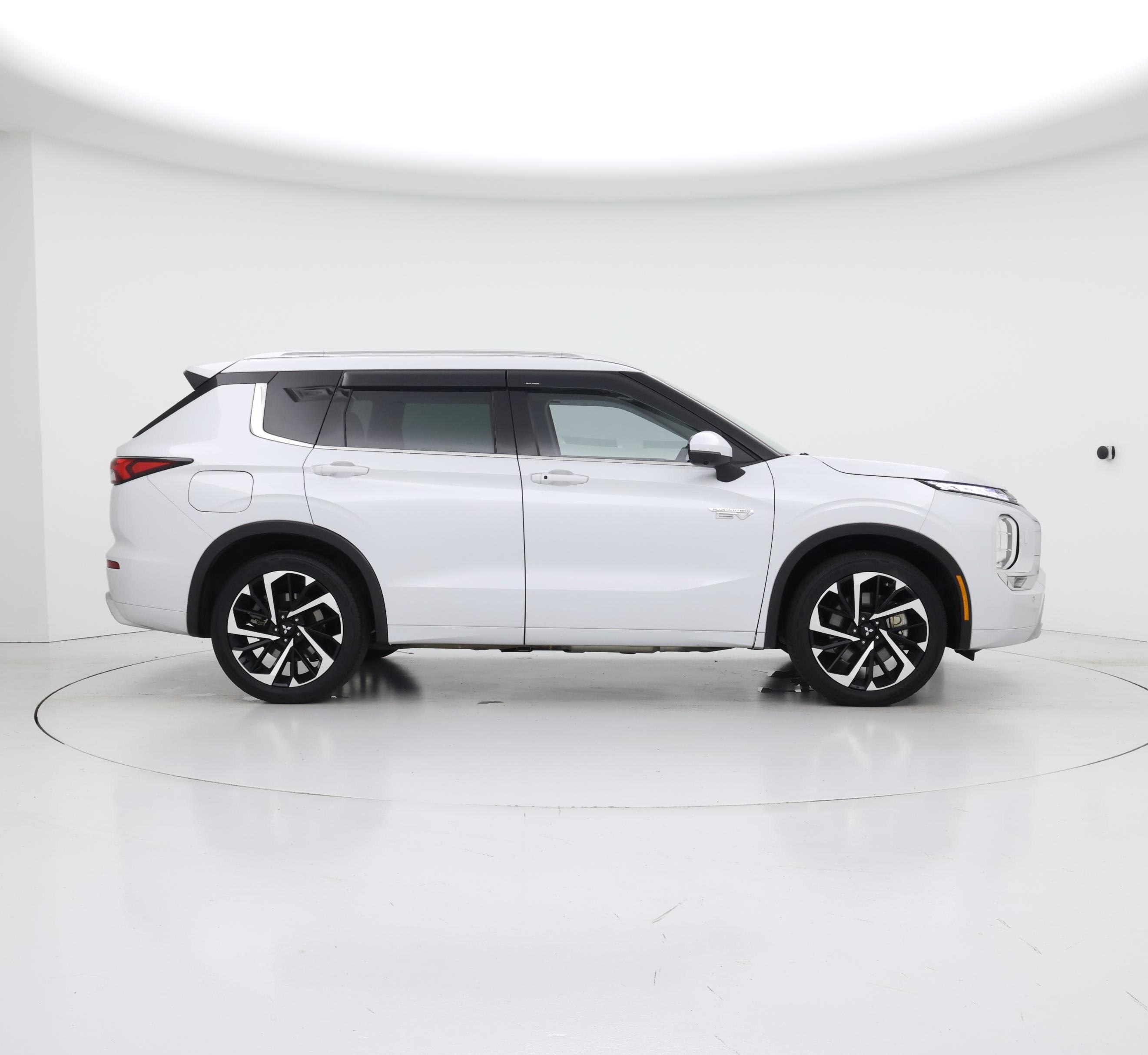 Thumbnail: 2023 Mitsubishi Outlander - 7