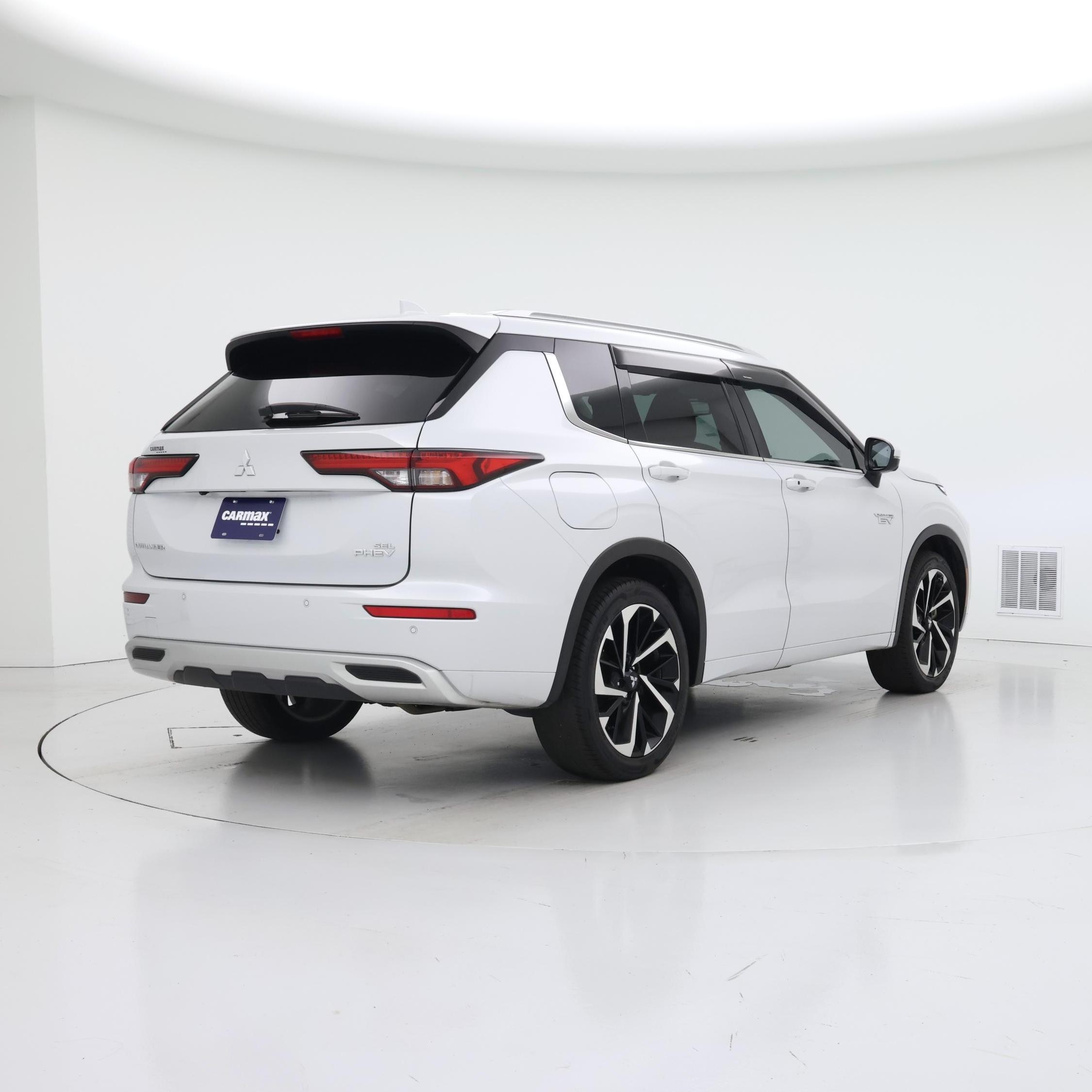 Thumbnail: 2023 Mitsubishi Outlander - 8