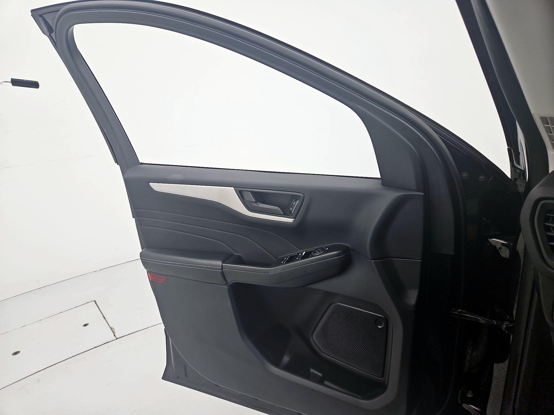Thumbnail: 2022 Ford Escape - 12