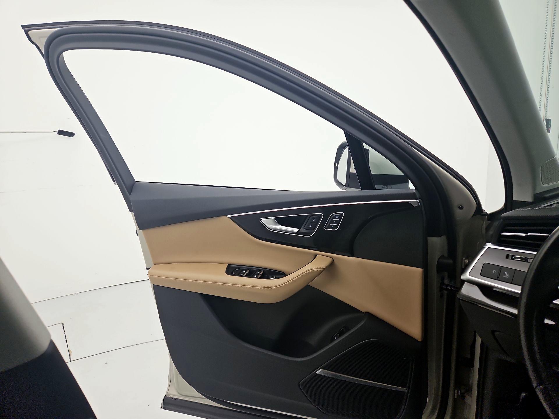 Thumbnail: 2023 Audi Q7 - 12