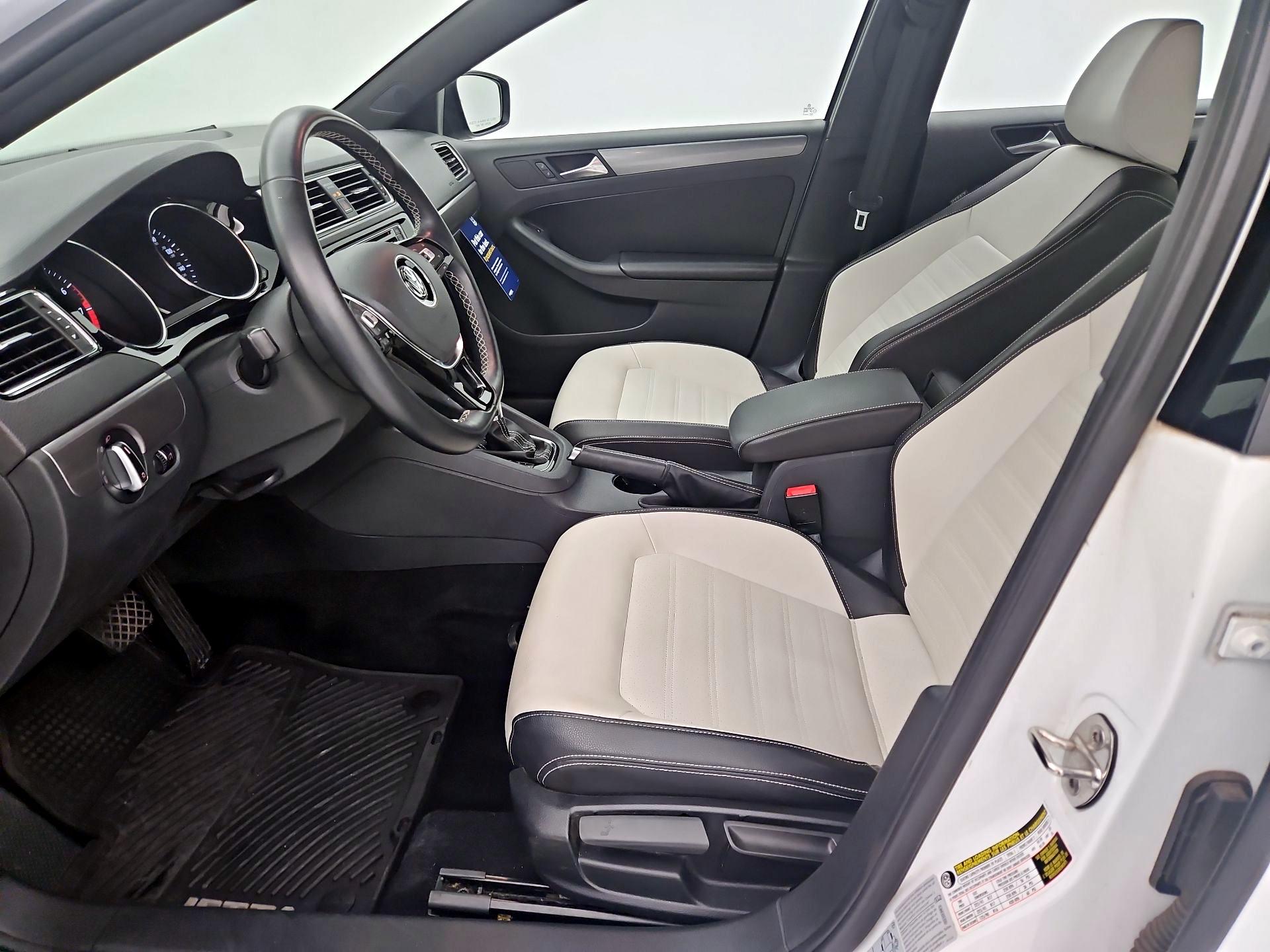Thumbnail: 2016 Volkswagen Jetta - 11