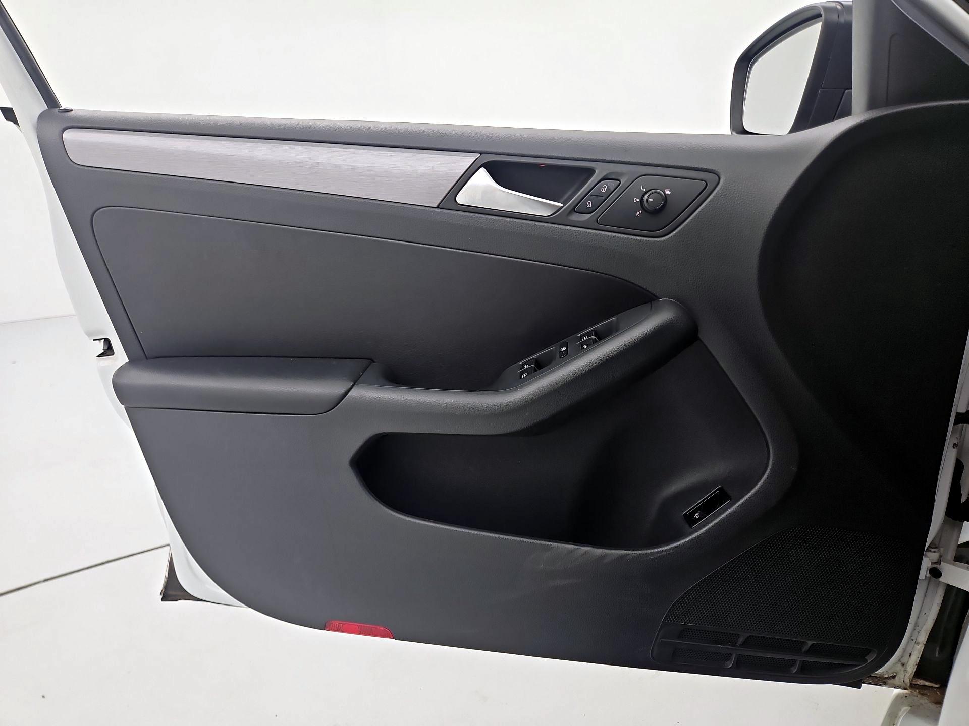 Thumbnail: 2016 Volkswagen Jetta - 12