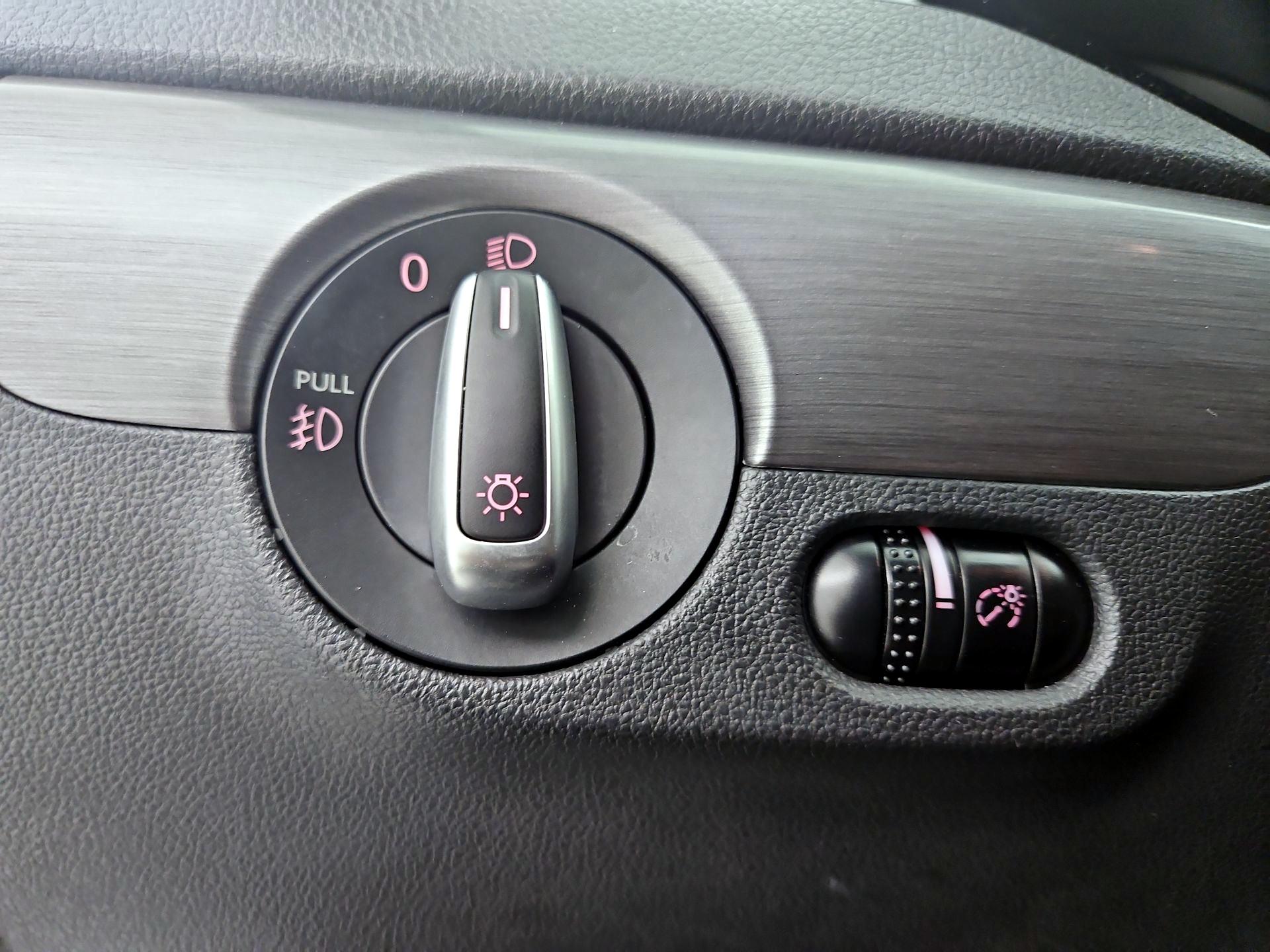 Thumbnail: 2016 Volkswagen Jetta - 13
