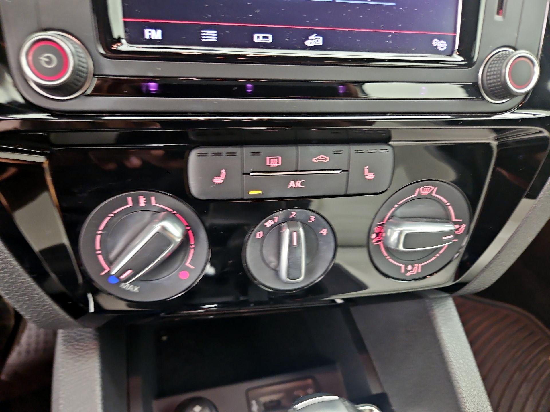 Thumbnail: 2016 Volkswagen Jetta - 17