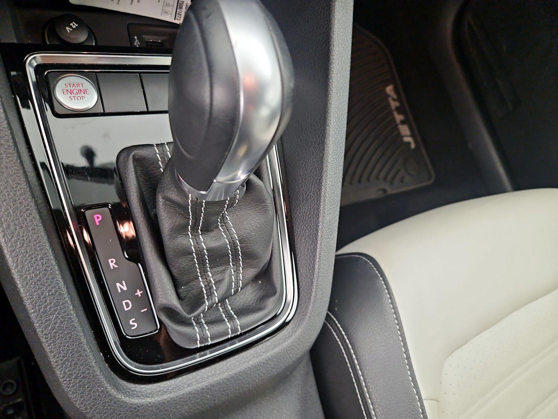 Thumbnail: 2016 Volkswagen Jetta - 18