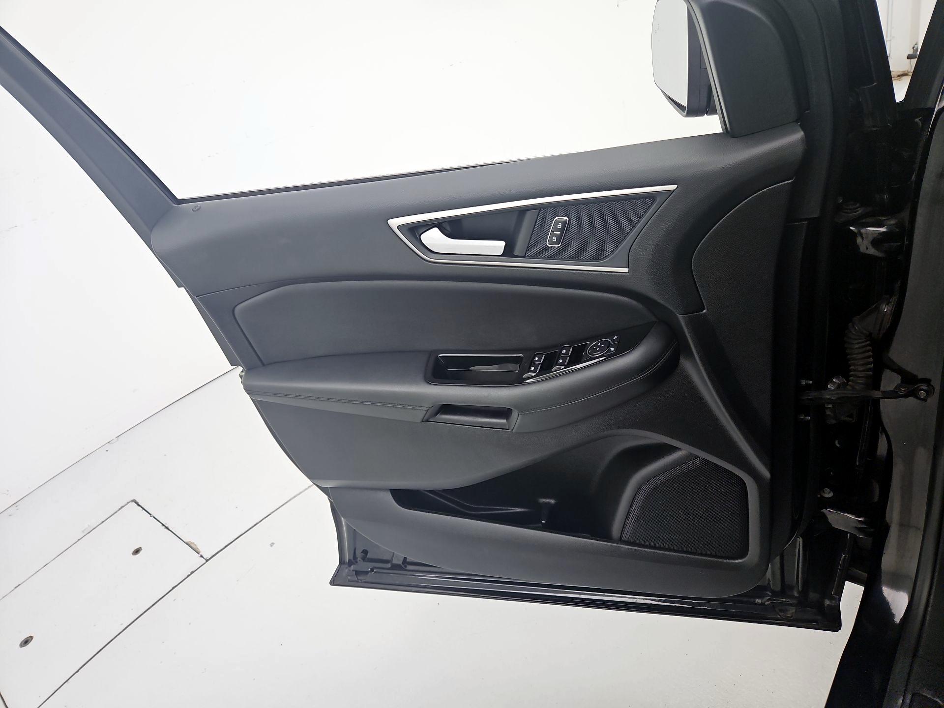Thumbnail: 2020 Ford Edge - 12