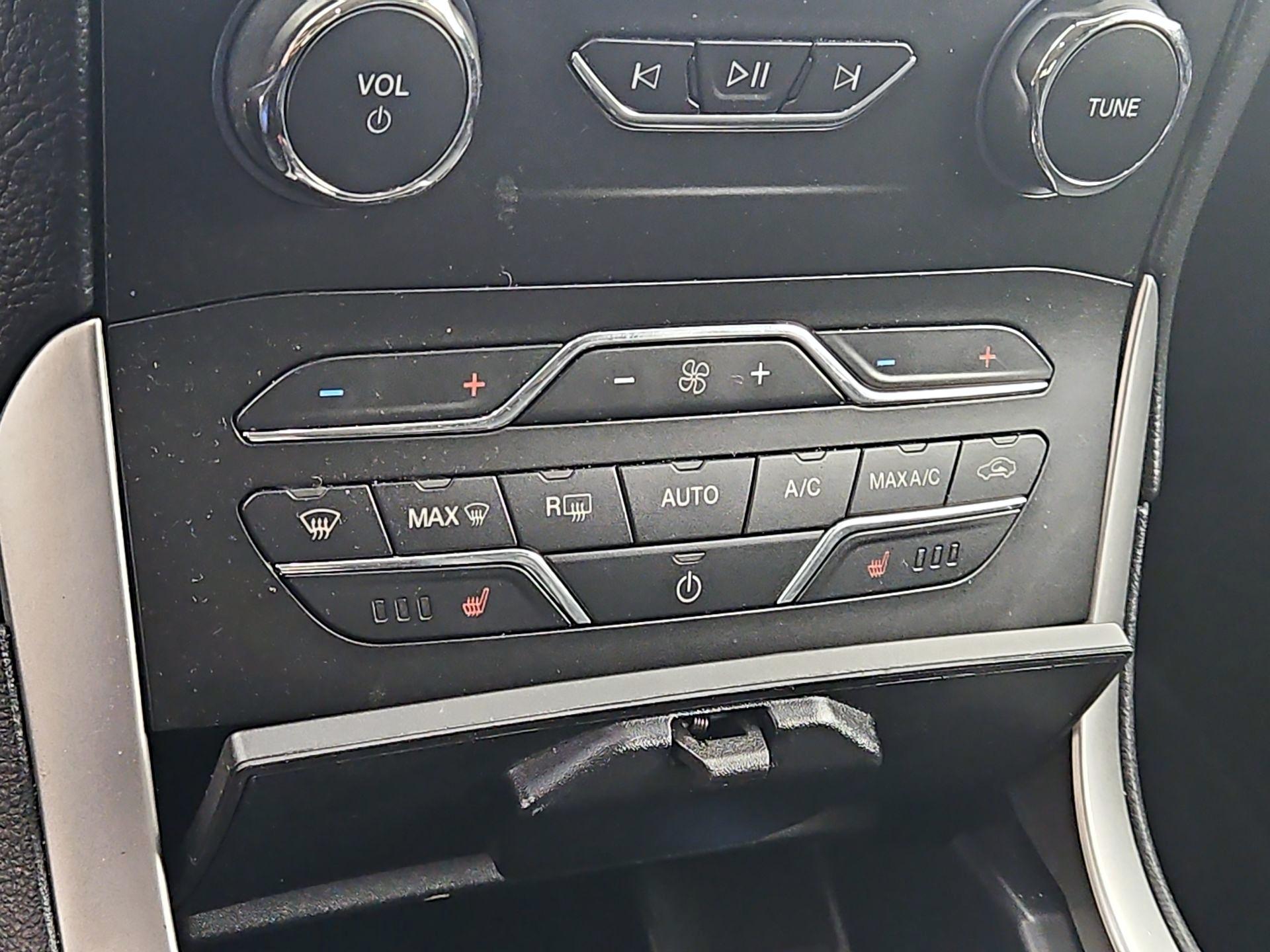 Thumbnail: 2020 Ford Edge - 17