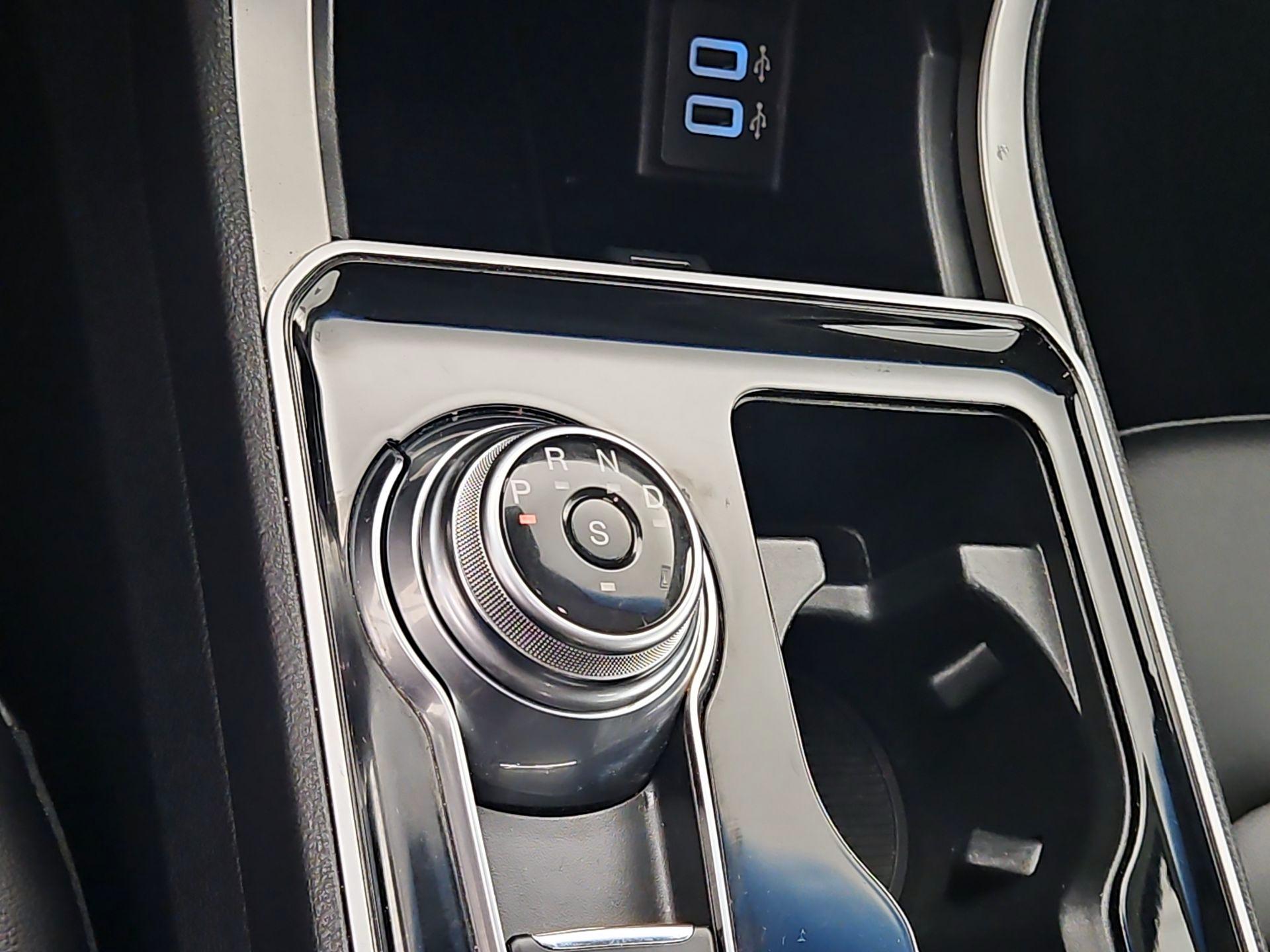 Thumbnail: 2020 Ford Edge - 18