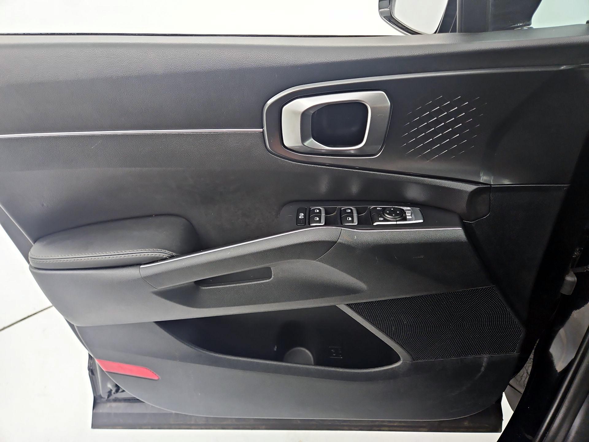 Thumbnail: 2023 Kia Sorento - 12