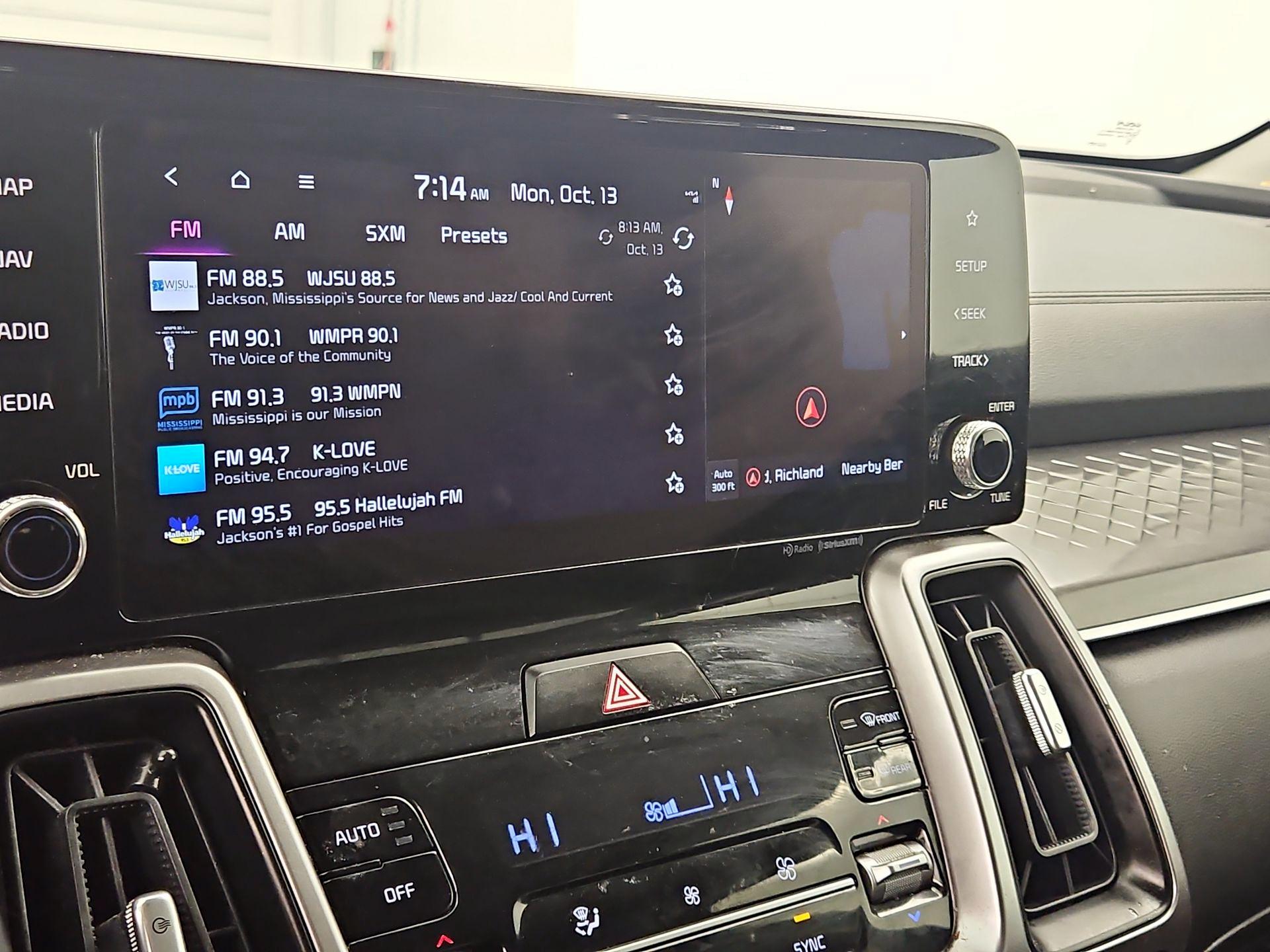 Thumbnail: 2023 Kia Sorento - 16