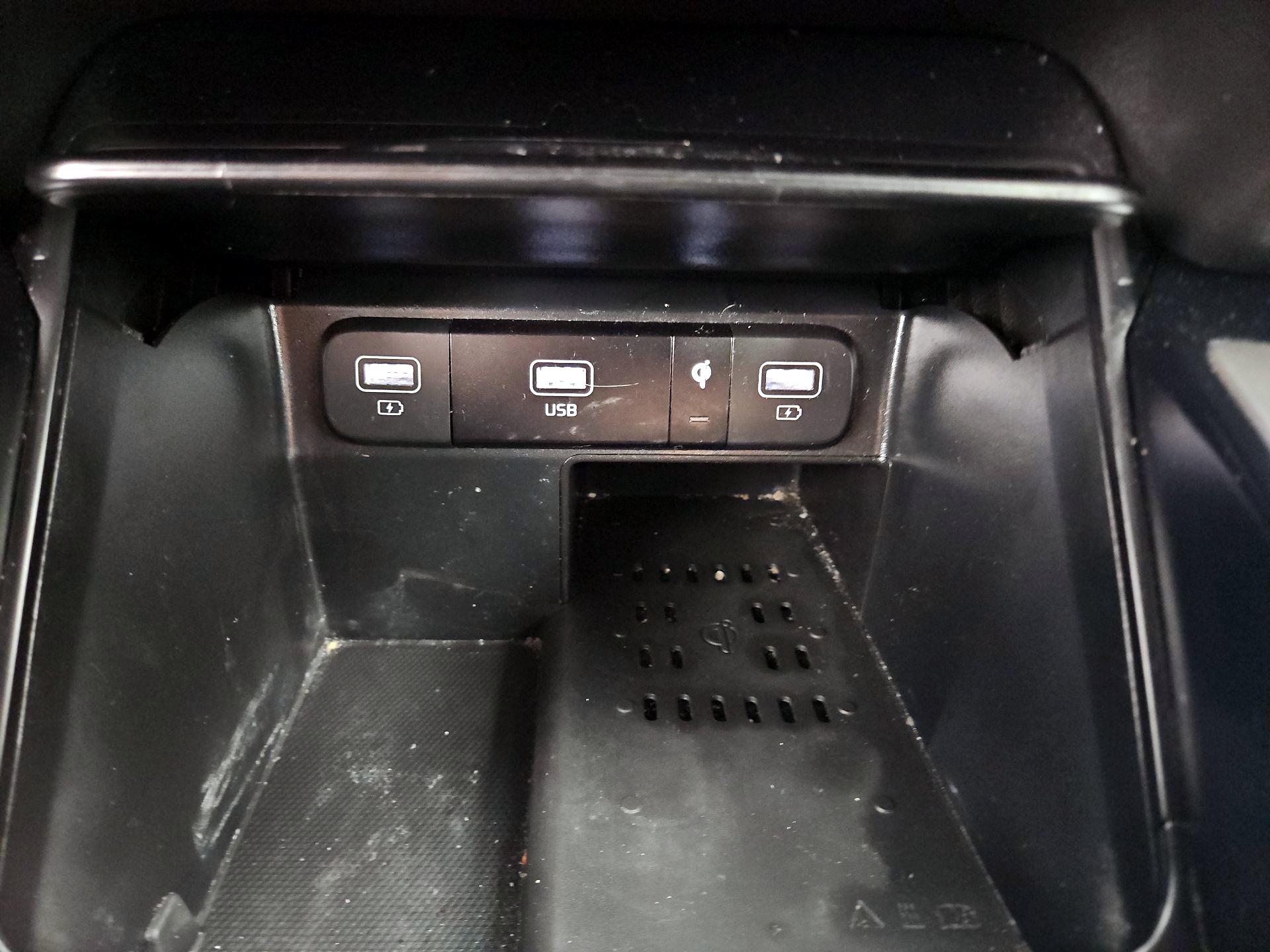 Thumbnail: 2023 Kia Sorento - 19