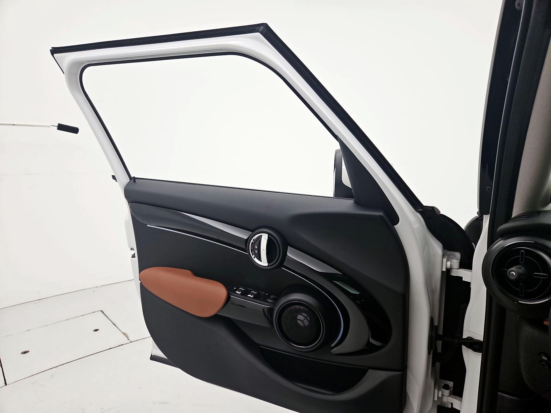 Thumbnail: 2023 MINI Cooper Hardtop - 12