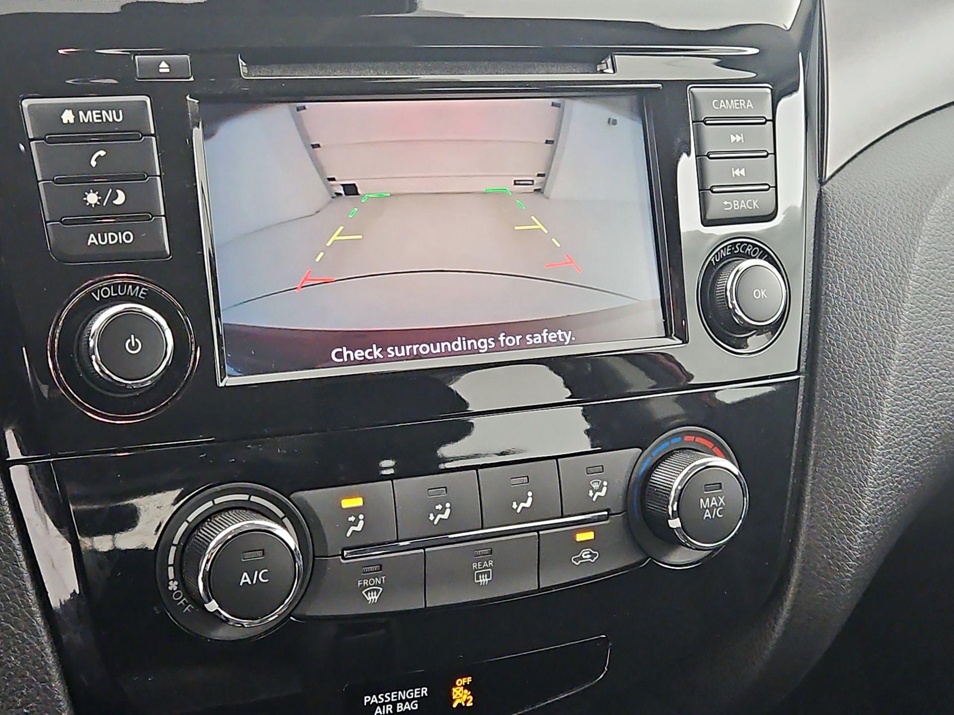 Thumbnail: 2021 Nissan Rogue Sport - 14