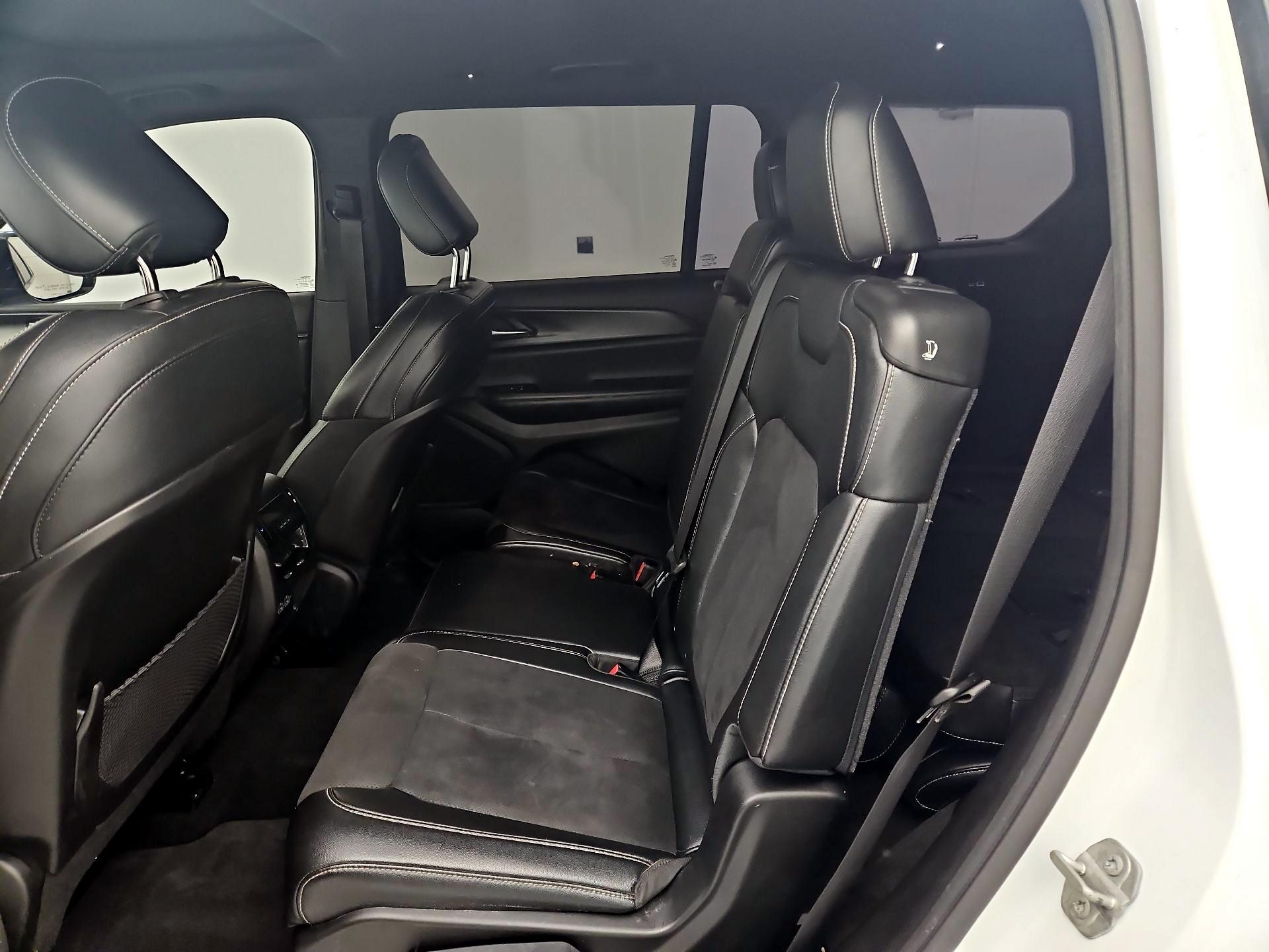 Thumbnail: 2023 Jeep Grand Cherokee L - 20