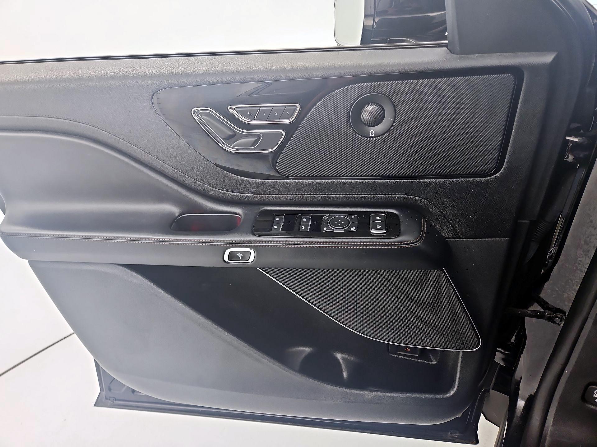 Thumbnail: 2022 Lincoln Aviator - 12