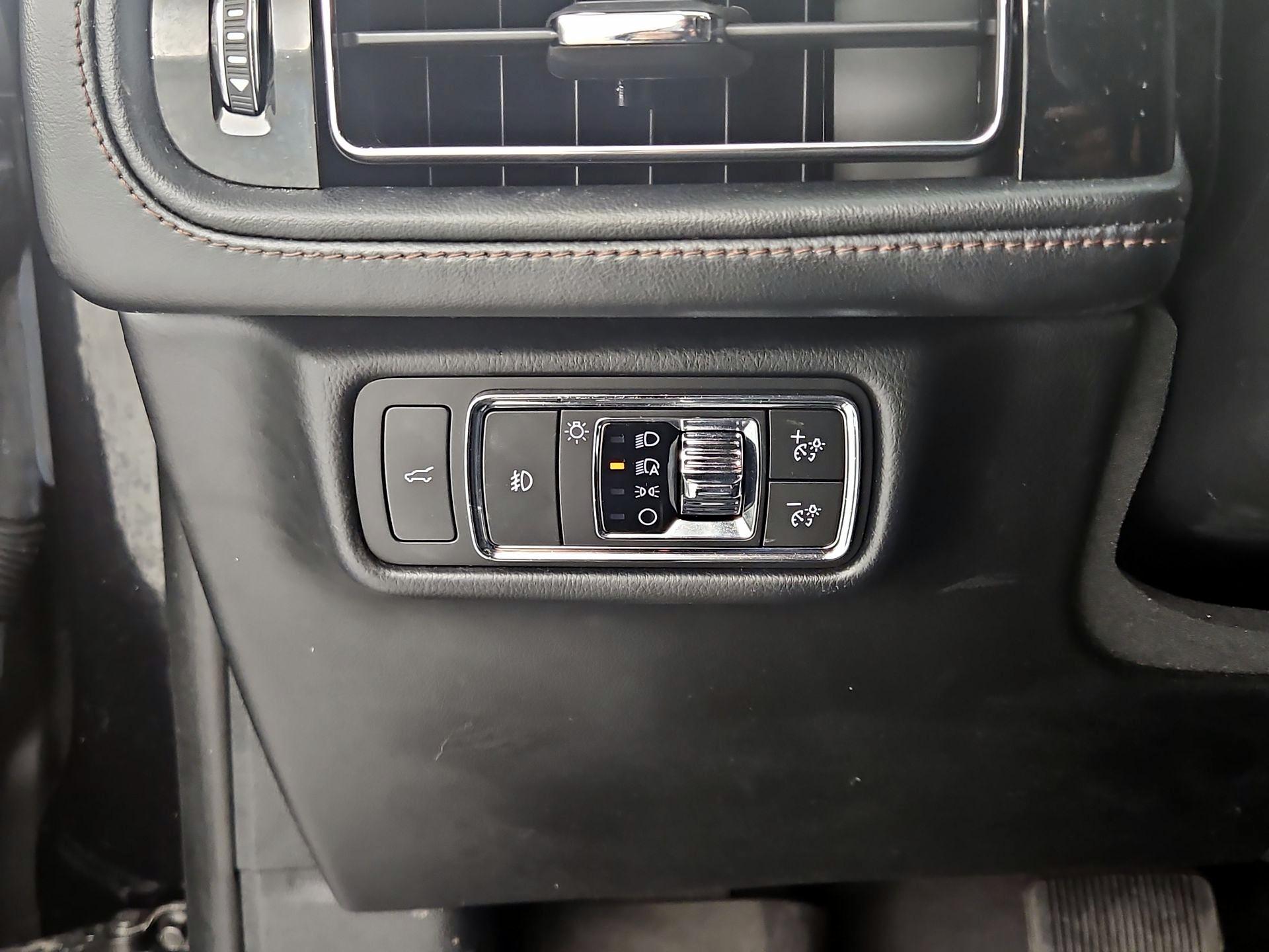 Thumbnail: 2022 Lincoln Aviator - 13