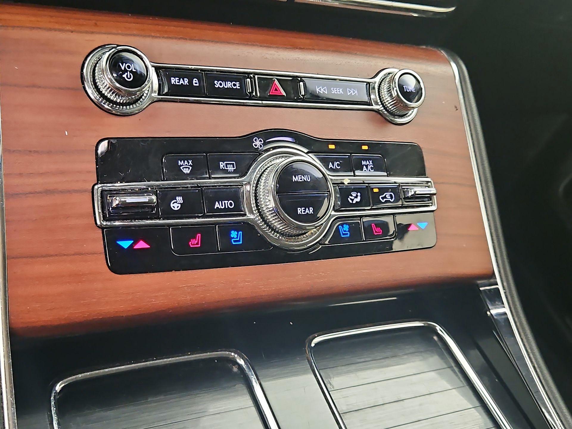 Thumbnail: 2022 Lincoln Aviator - 17