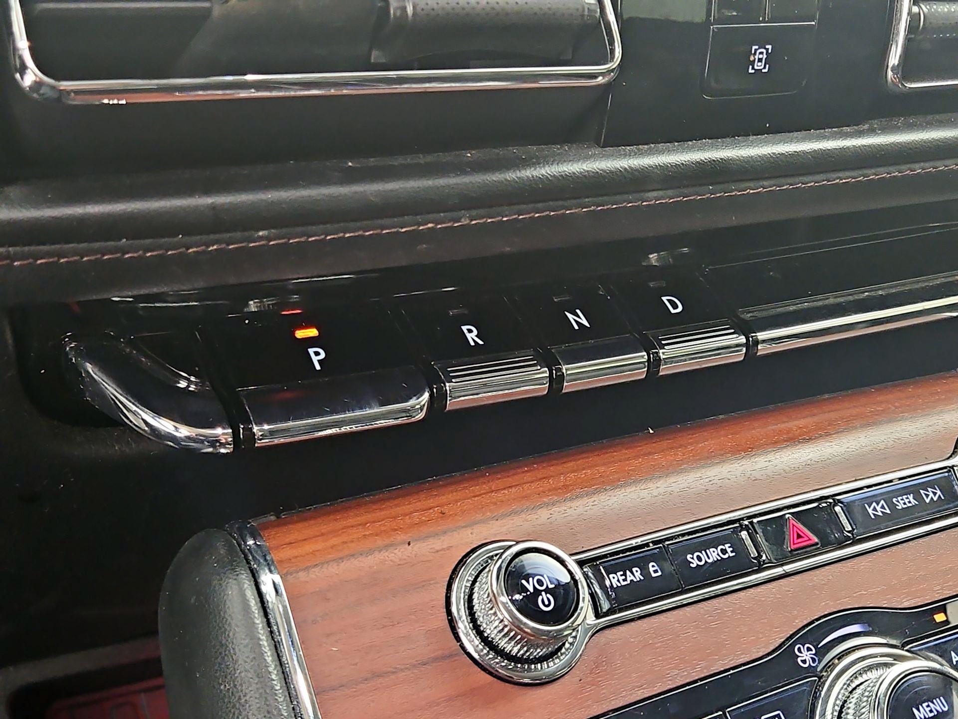 Thumbnail: 2022 Lincoln Aviator - 18