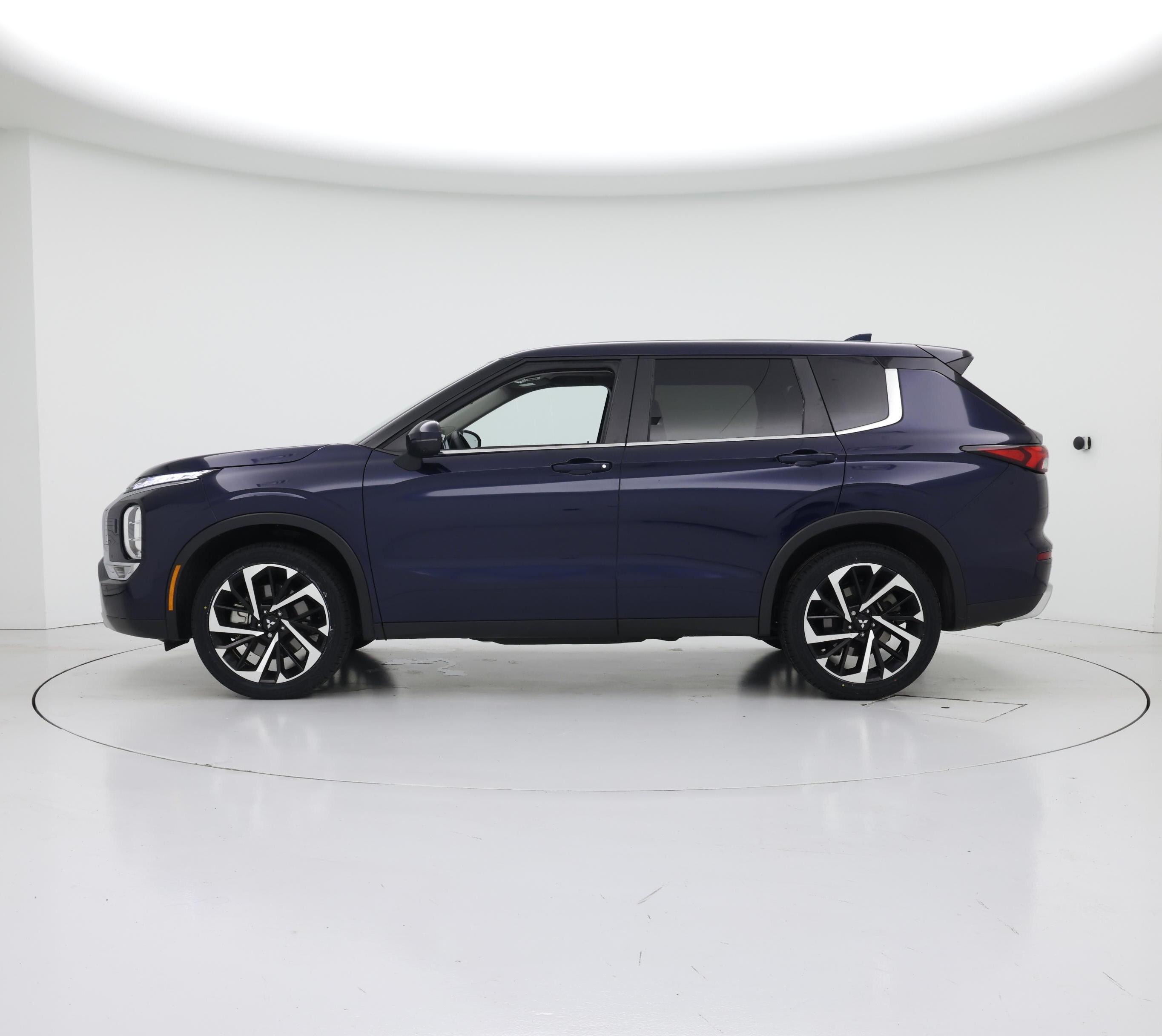 Thumbnail: 2024 Mitsubishi Outlander - 3