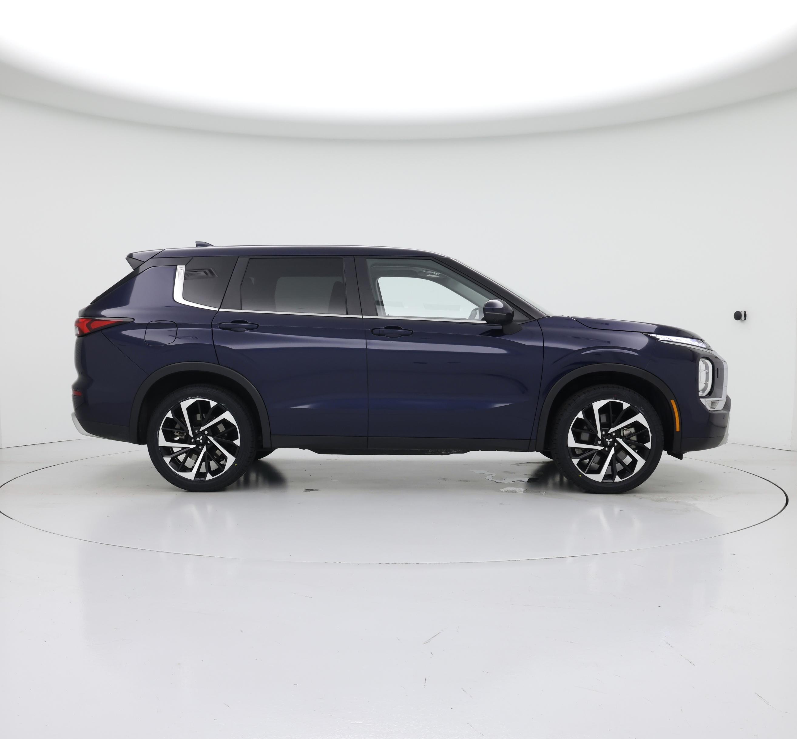 Thumbnail: 2024 Mitsubishi Outlander - 7