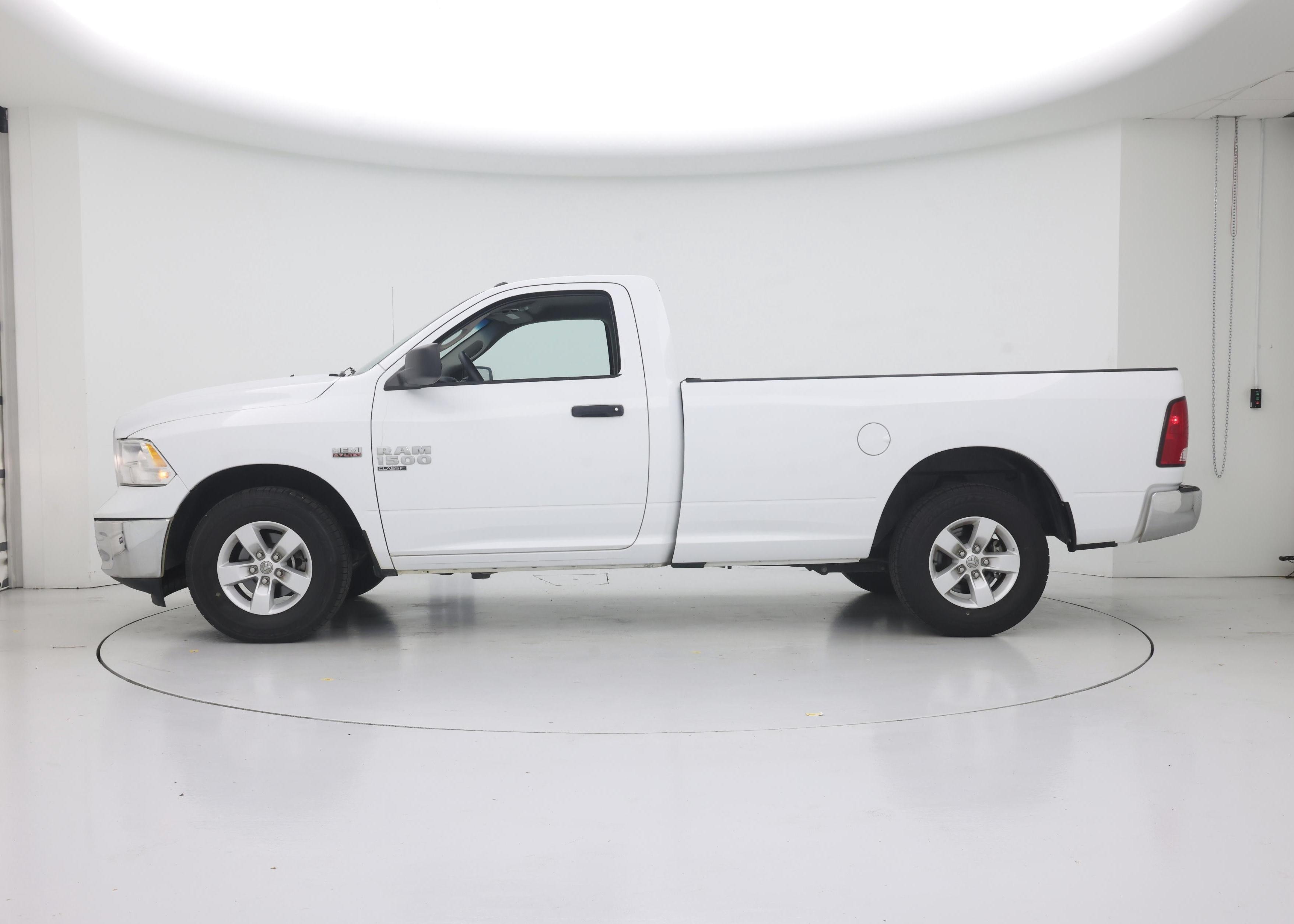 Thumbnail: 2021 RAM 1500 Classic - 3