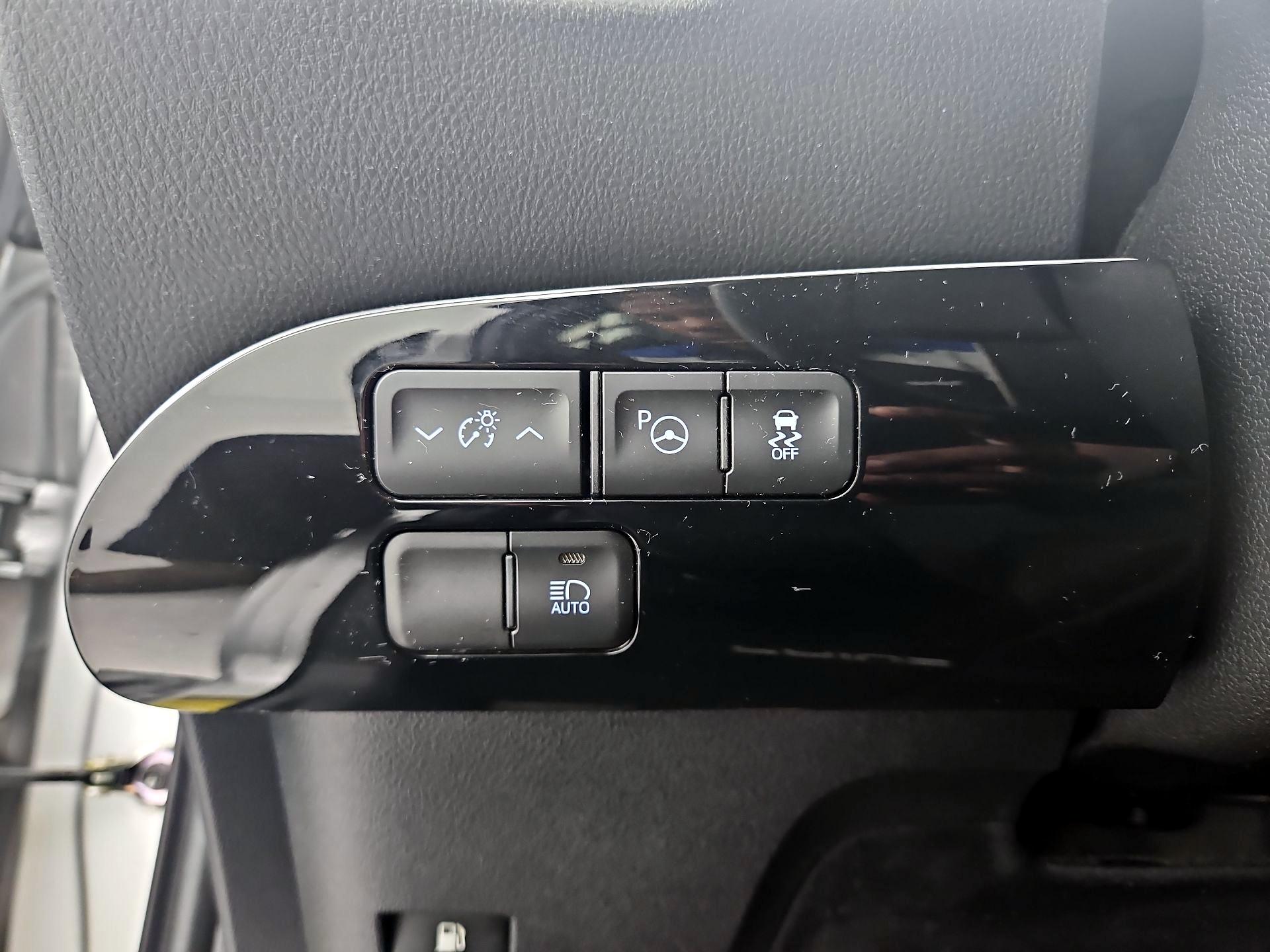Thumbnail: 2018 Toyota Prius - 13