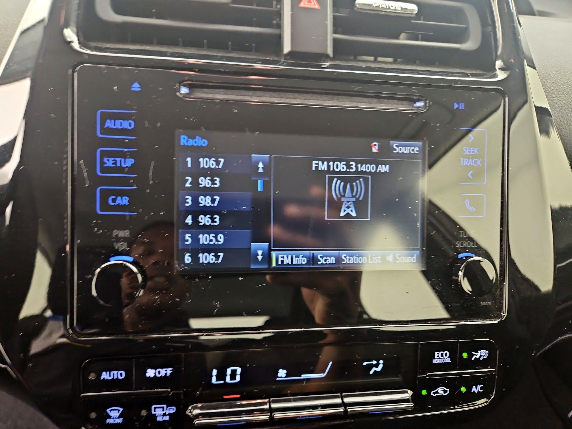 Thumbnail: 2018 Toyota Prius - 15