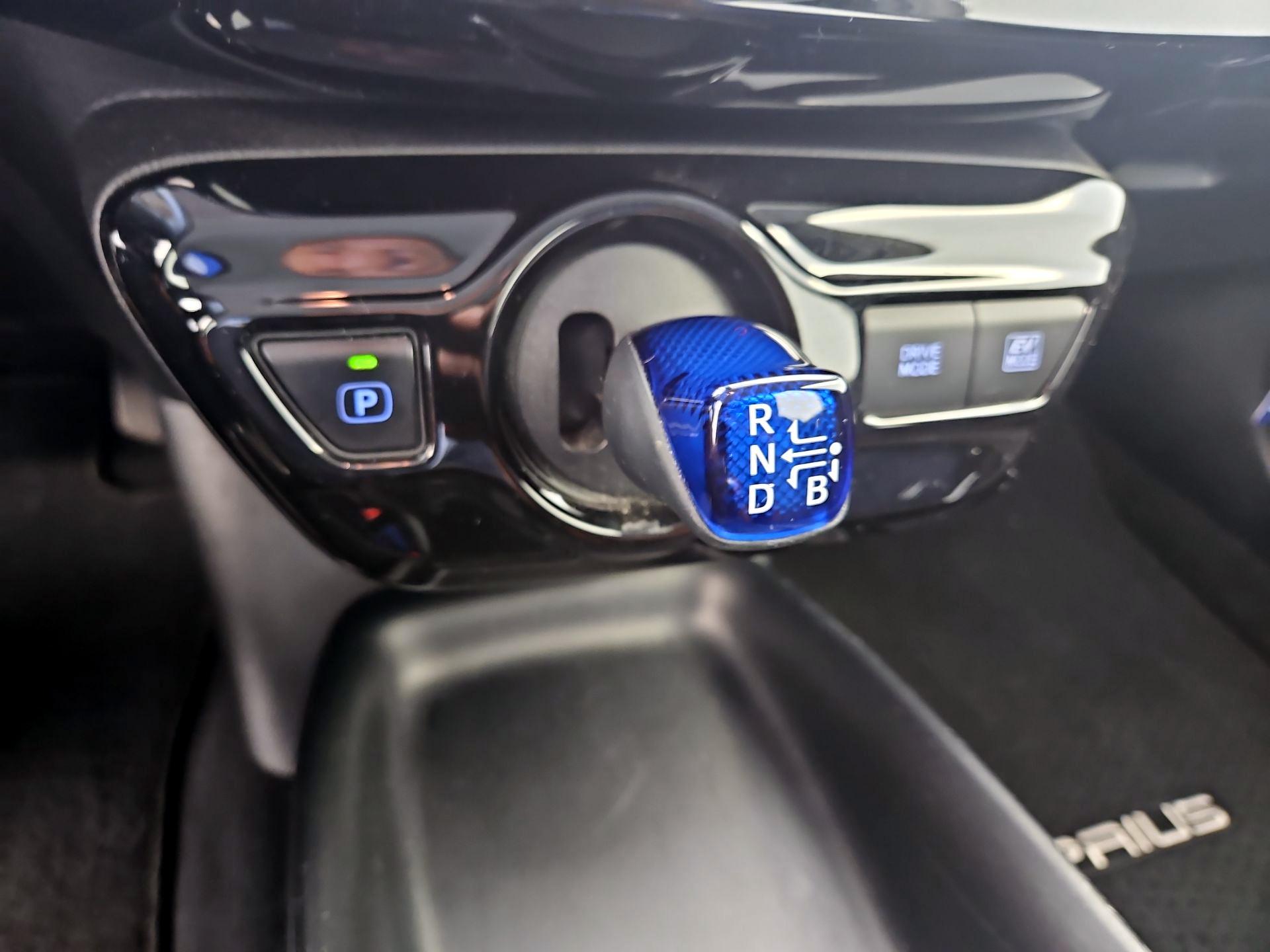 Thumbnail: 2018 Toyota Prius - 17