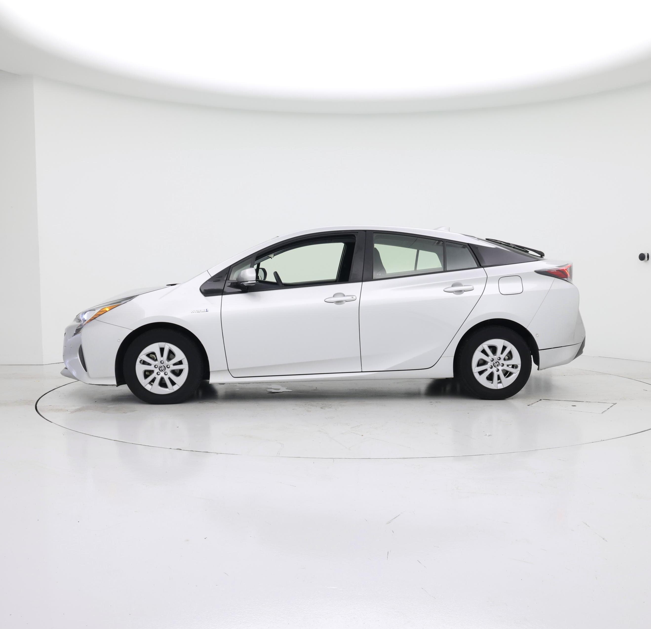 Thumbnail: 2018 Toyota Prius - 3