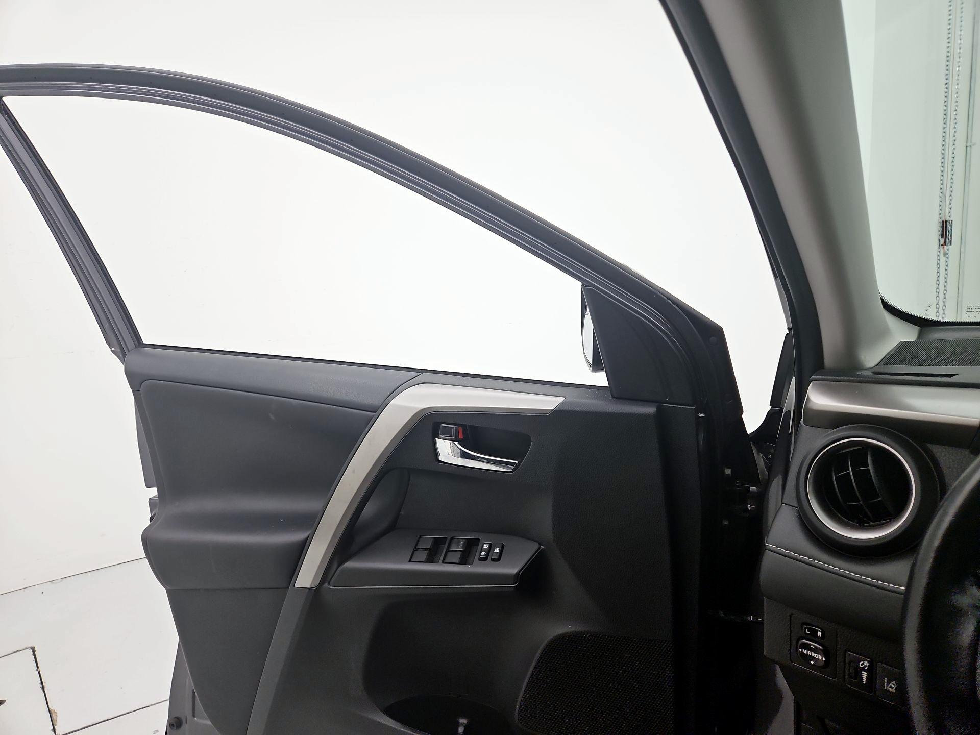 Thumbnail: 2017 Toyota RAV4 - 12