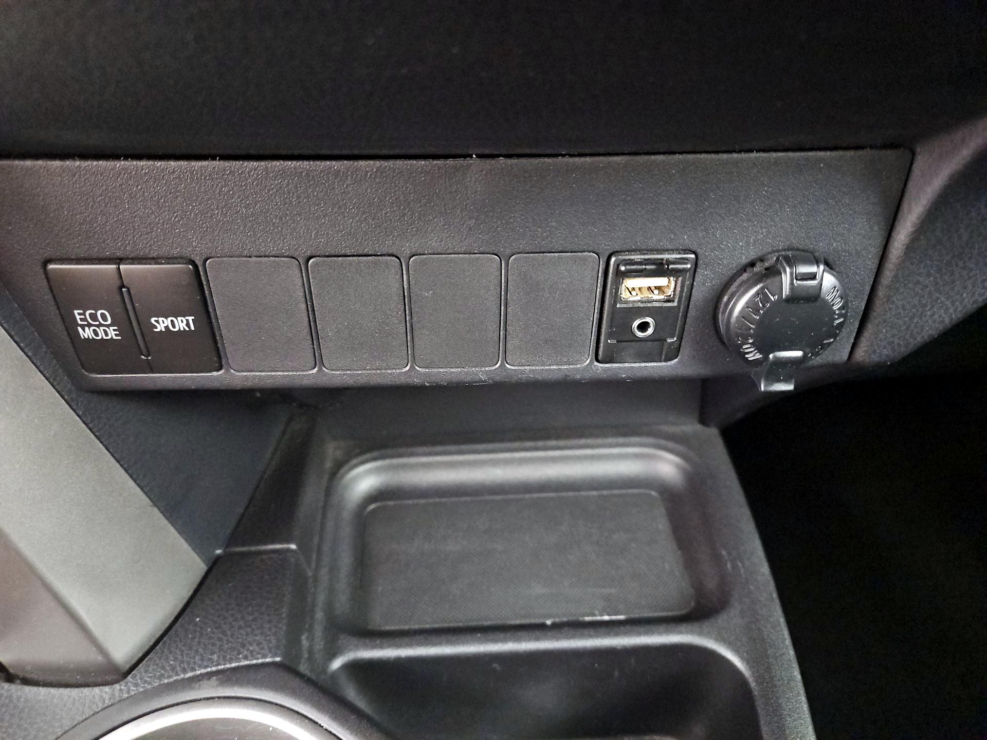 Thumbnail: 2017 Toyota RAV4 - 19