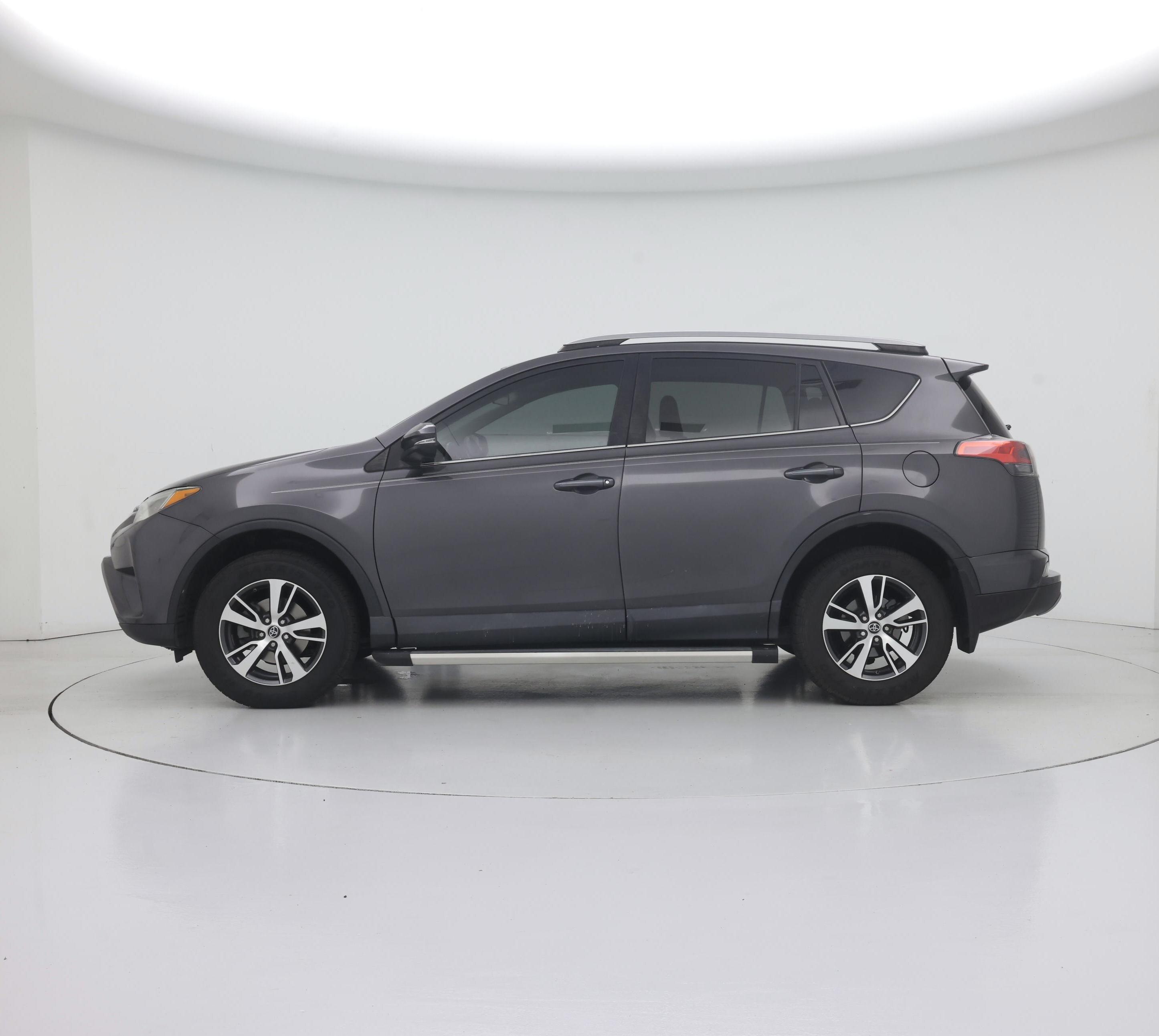 Thumbnail: 2017 Toyota RAV4 - 3