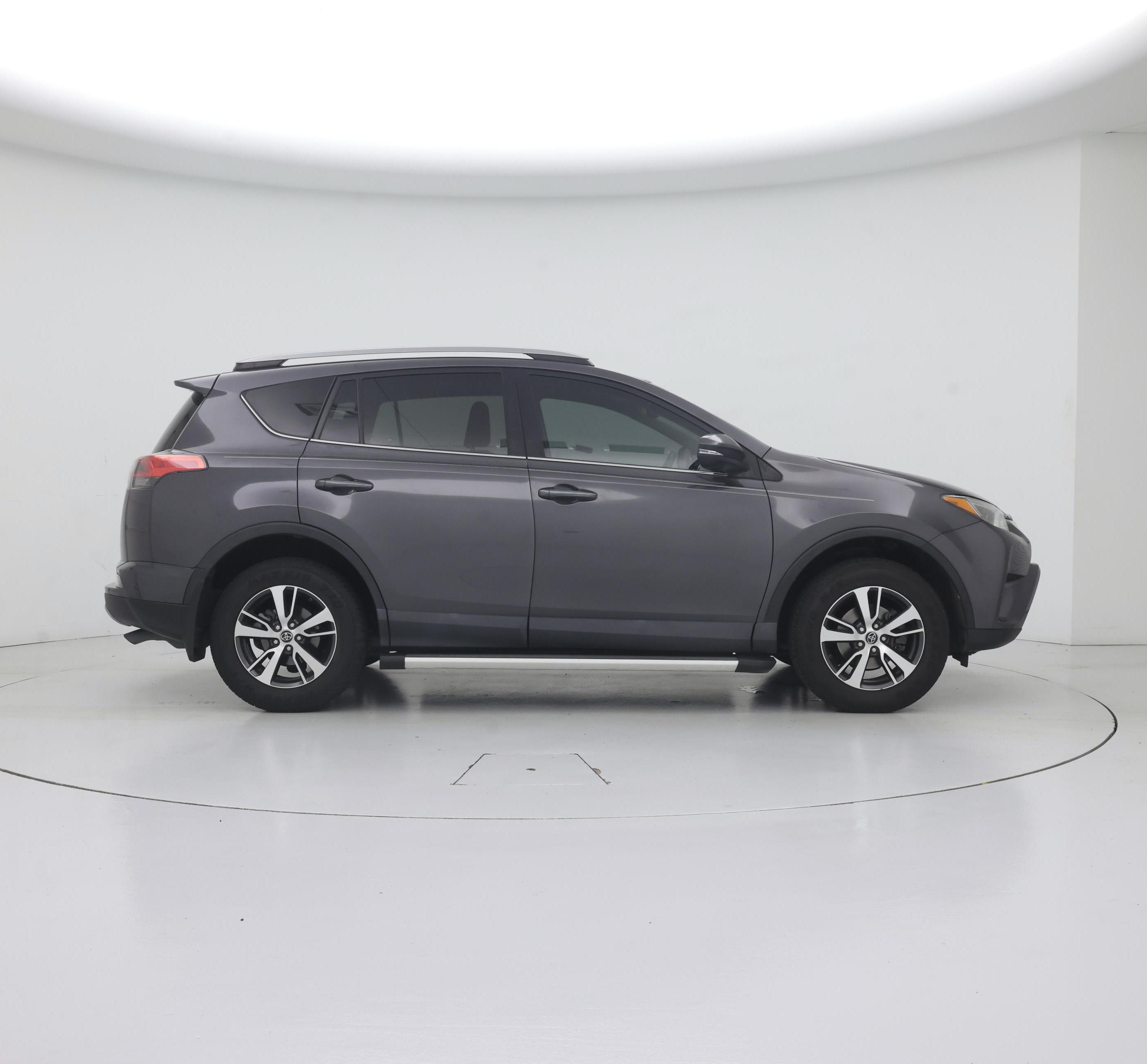 Thumbnail: 2017 Toyota RAV4 - 7