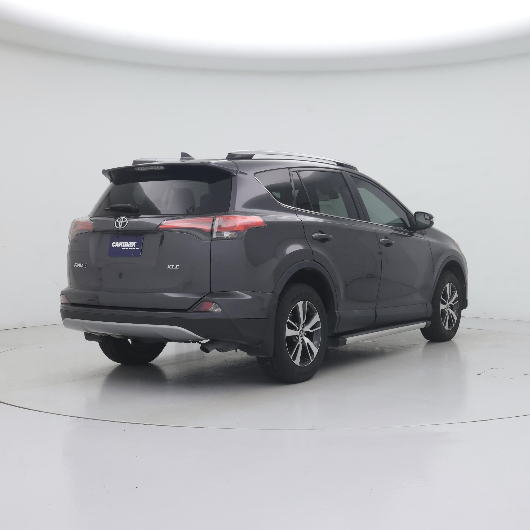 Thumbnail: 2017 Toyota RAV4 - 8