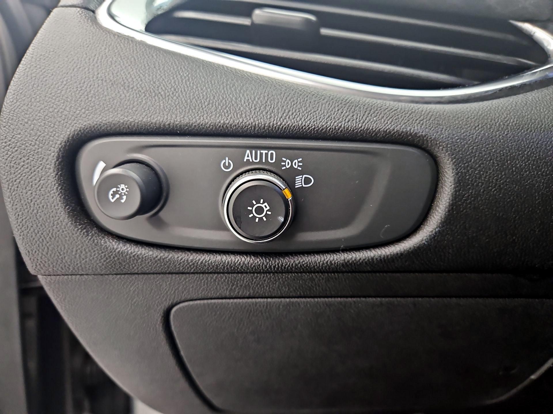 Thumbnail: 2018 Chevrolet Malibu - 13