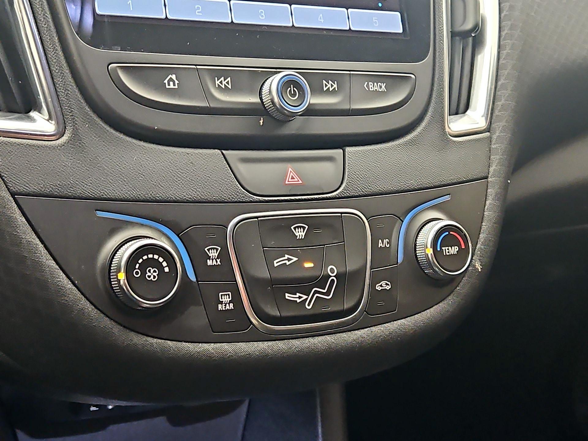 Thumbnail: 2018 Chevrolet Malibu - 16