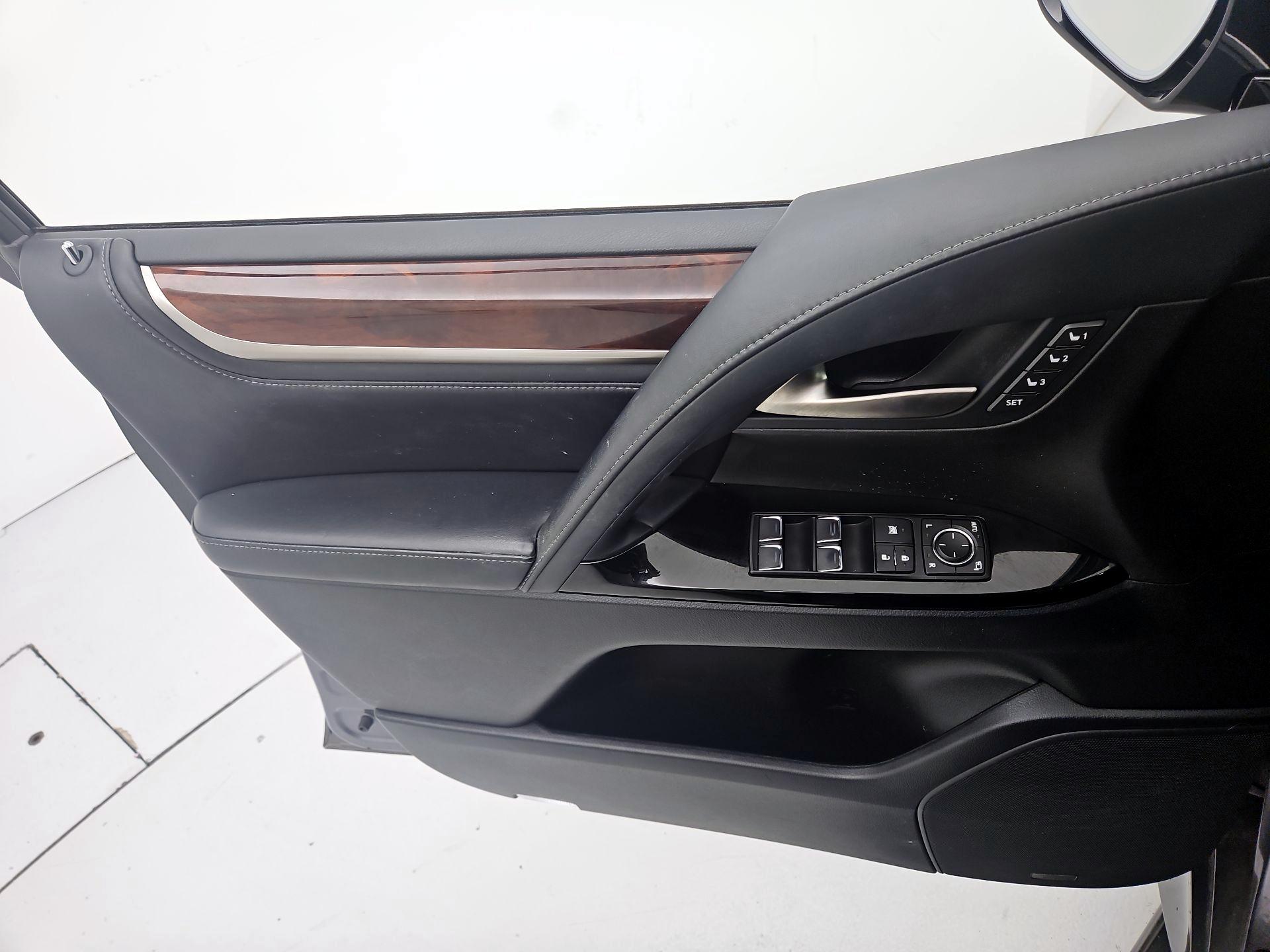 Thumbnail: 2017 Lexus LX - 12