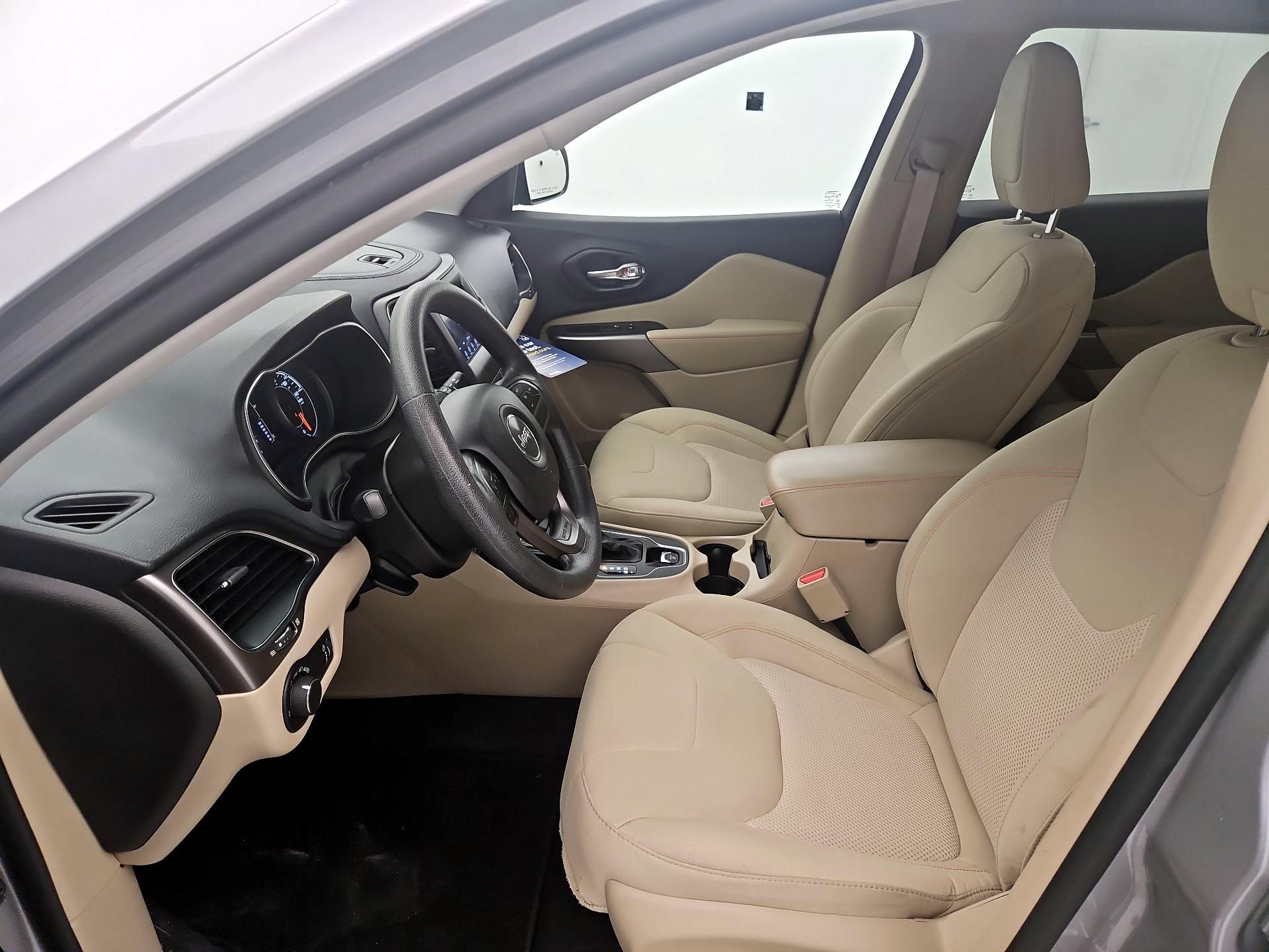 Thumbnail: 2021 Jeep Cherokee - 11