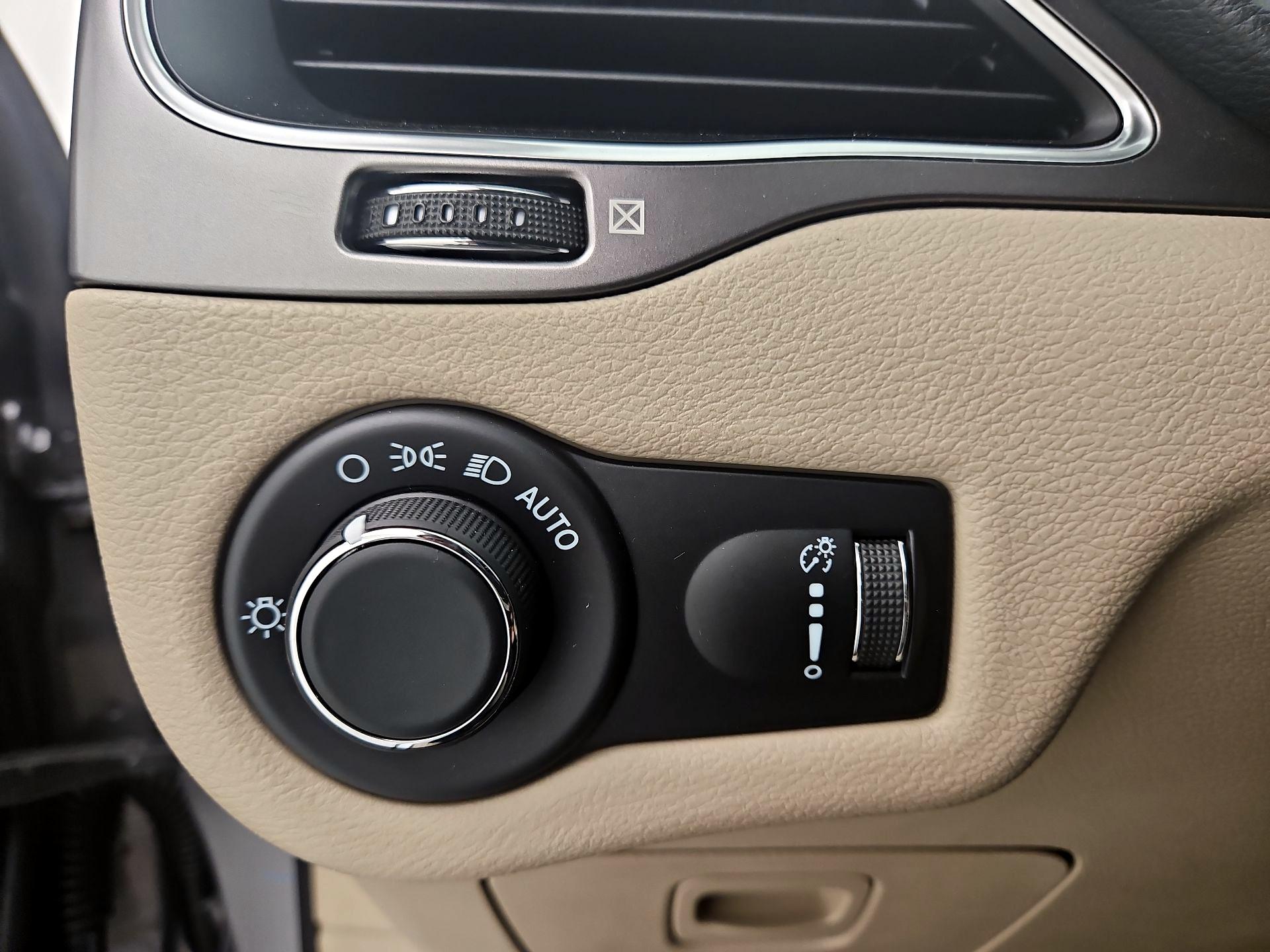 Thumbnail: 2021 Jeep Cherokee - 13