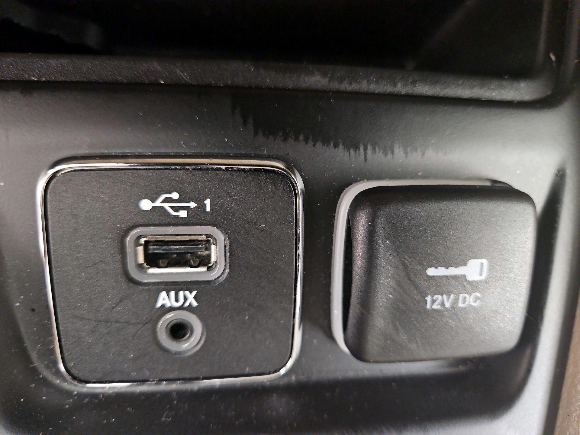 Thumbnail: 2021 Jeep Cherokee - 18