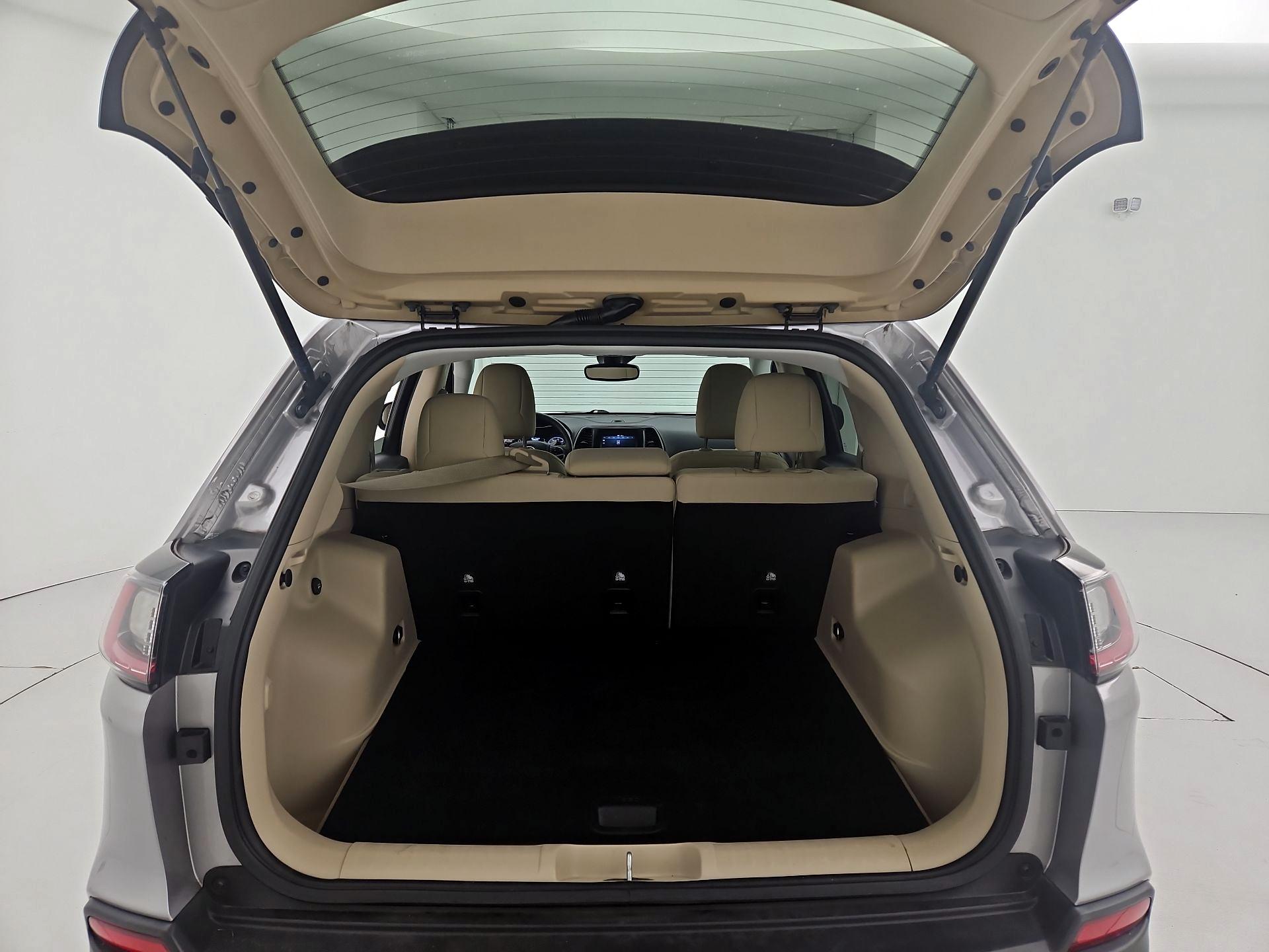 Thumbnail: 2021 Jeep Cherokee - 20