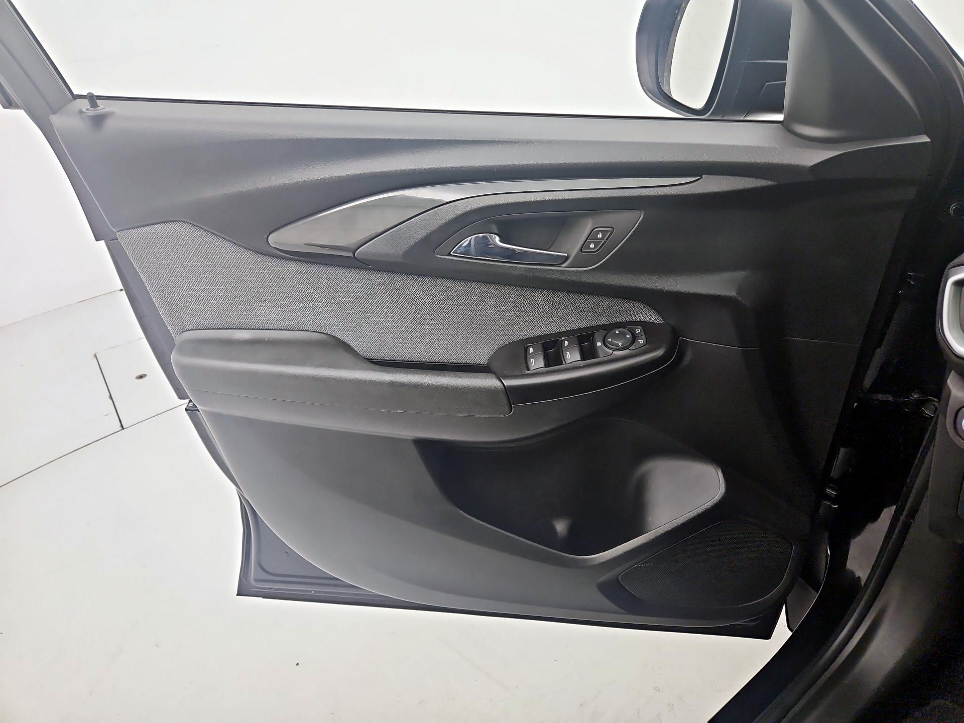 Thumbnail: 2023 Chevrolet TrailBlazer - 12