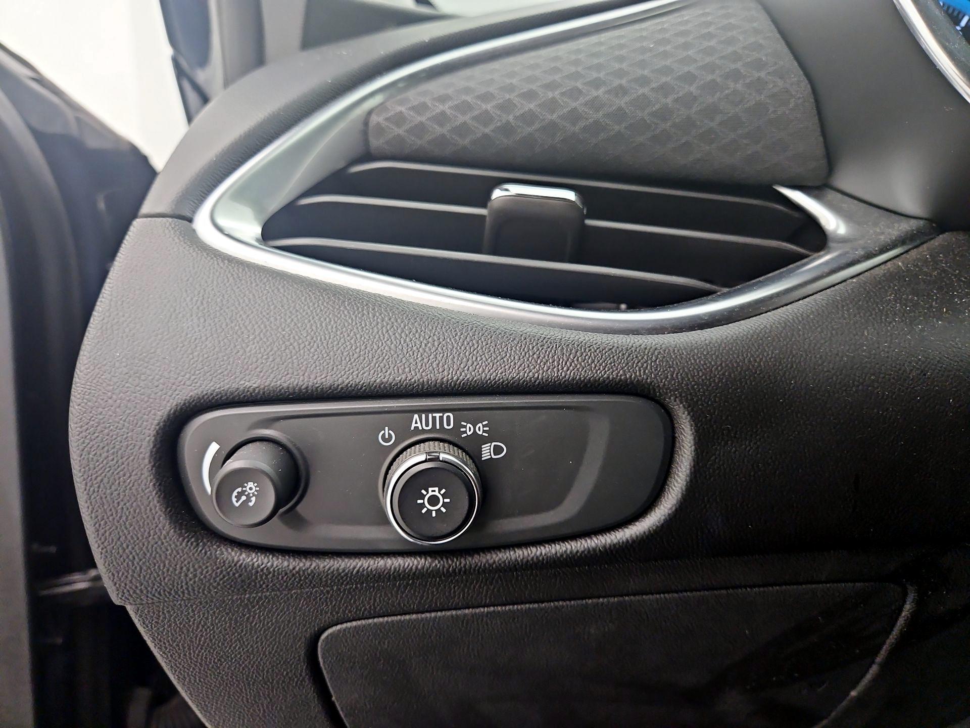 Thumbnail: 2021 Chevrolet Malibu - 13