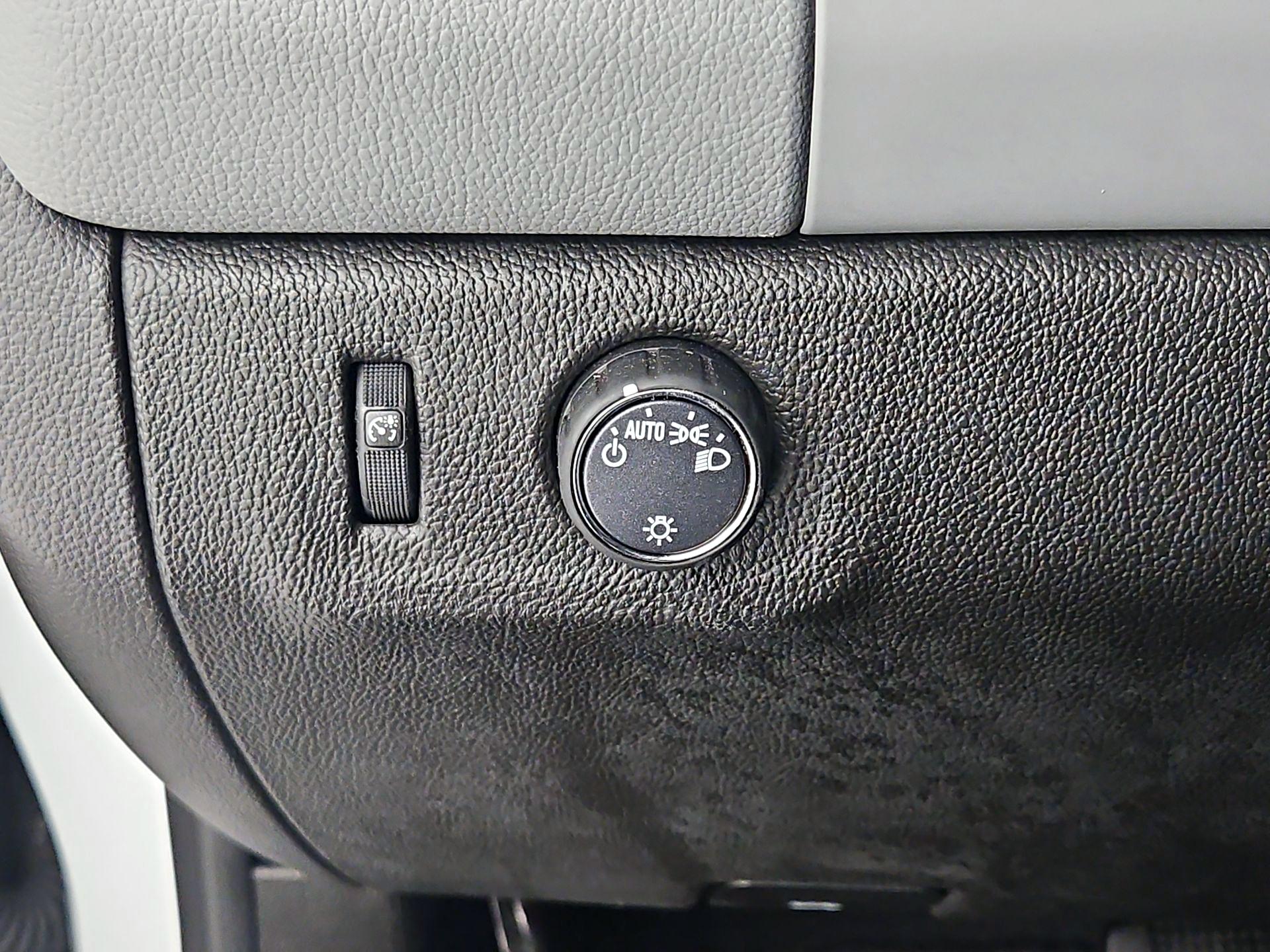 Thumbnail: 2022 Chevrolet Colorado - 13