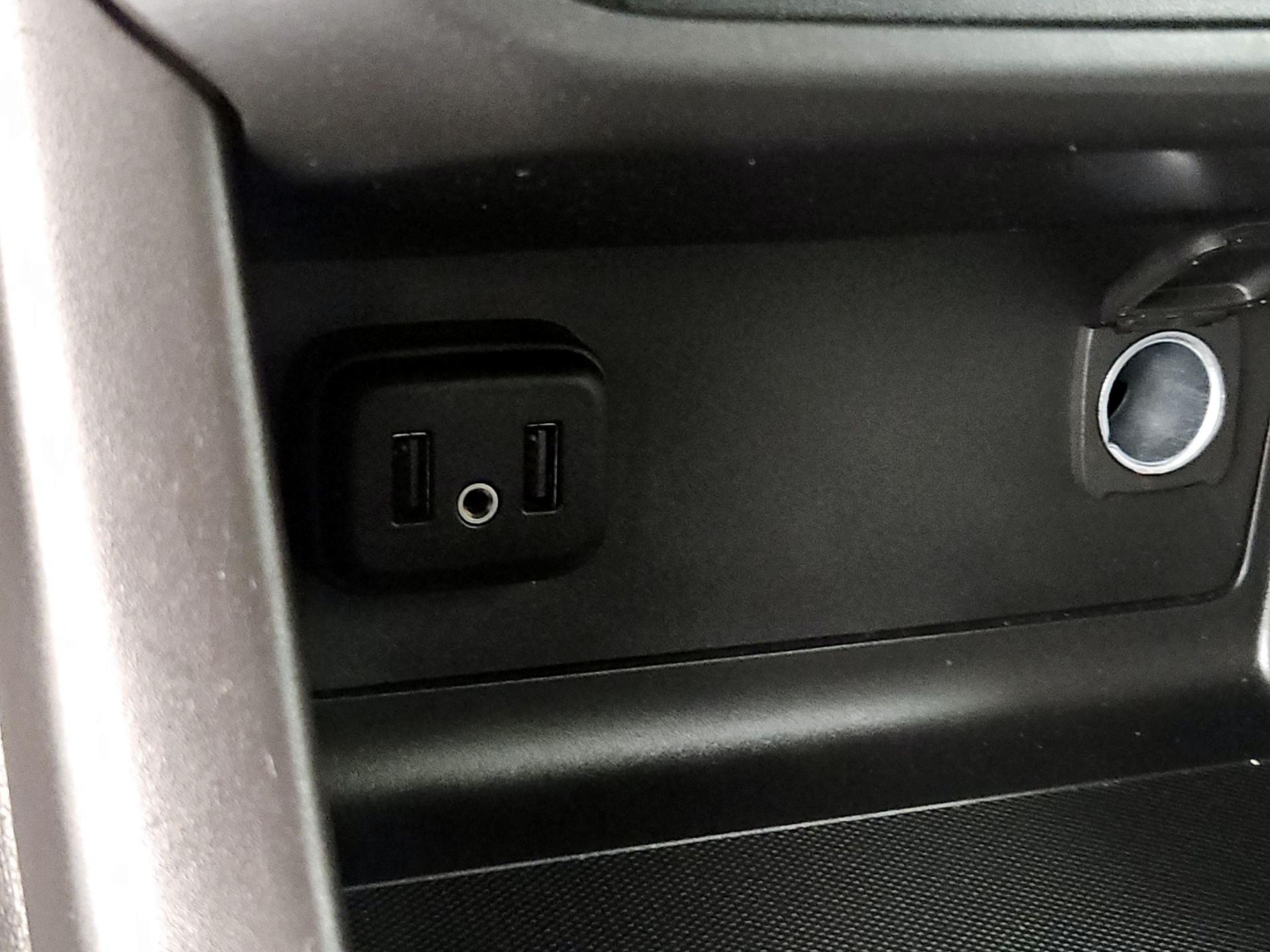 Thumbnail: 2022 Chevrolet Colorado - 18